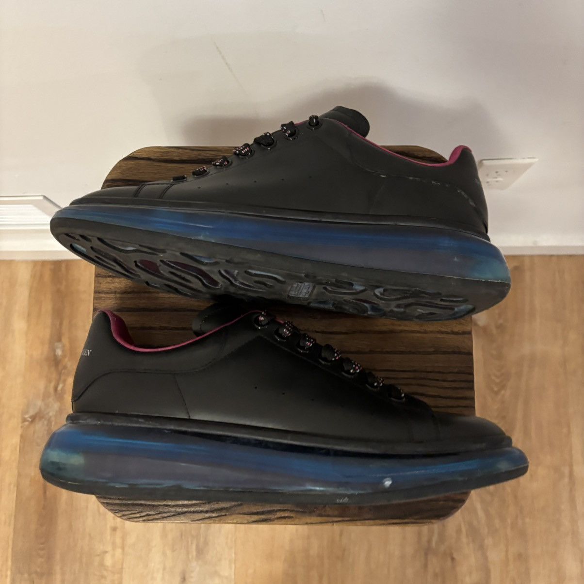 Alexander McQueen Alexander mcqueen black aruba size 45 Size US 12 / EU 45 - 2 Thumbnail