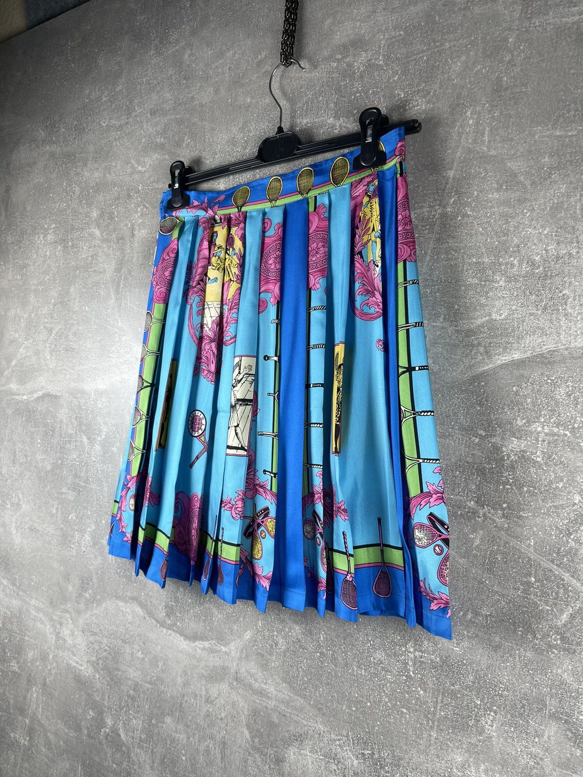 Versace Versace Sport Vintage Pleated Archives Silk Skirt Graphic Size 30" / US 8 / IT 44 - 8 Thumbnail