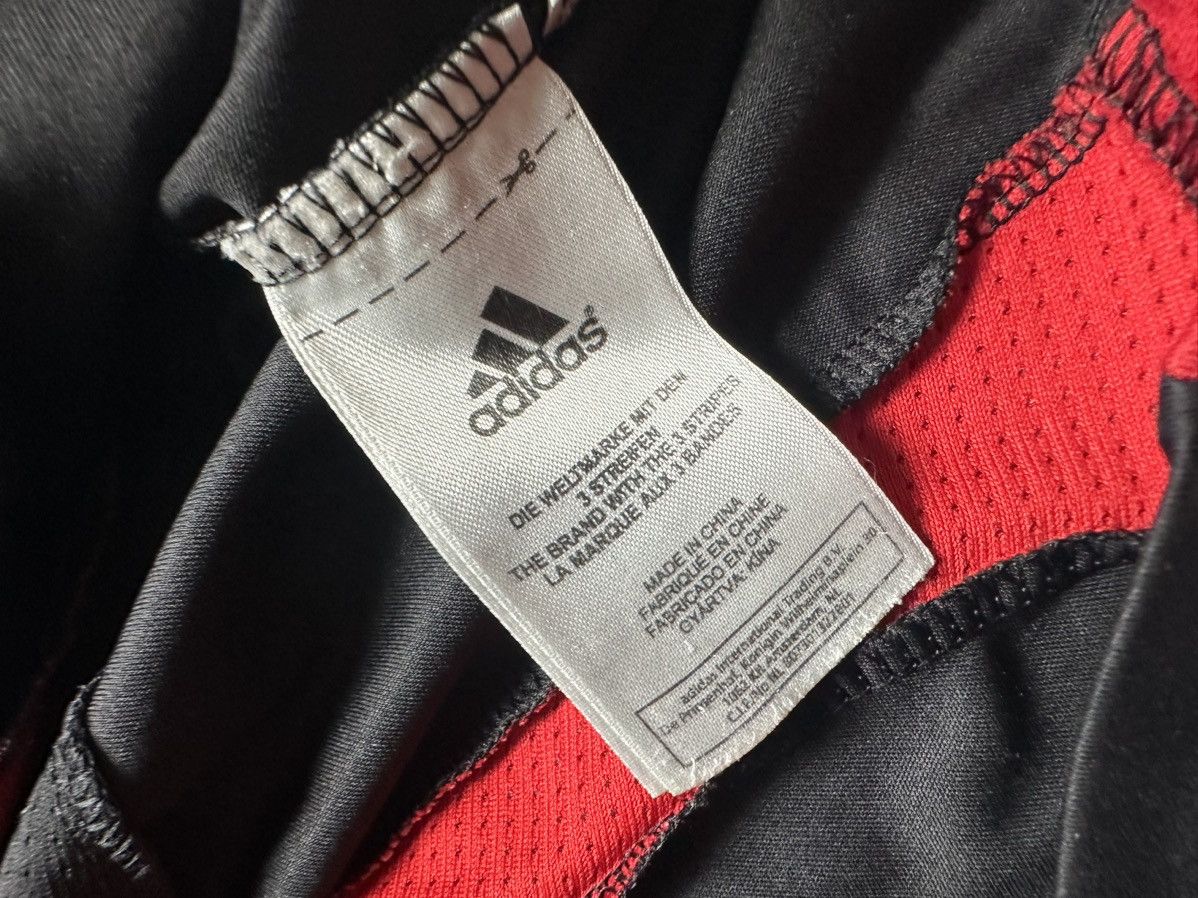Adidas × Vintage Vintage adidas Liverpool black soccer jersey size XXL Size US XXL / EU 58 / 5 - 6 Thumbnail