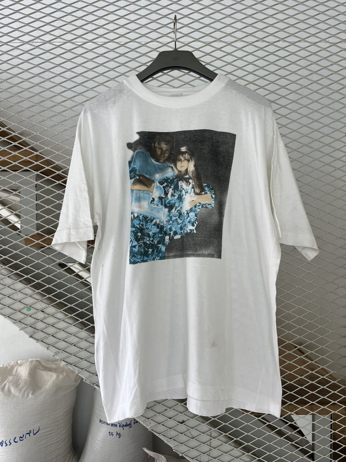 Vintage Vintage Photo Art promo Product 90’s T-shirt Size US XL / EU 56 / 4 - 2 Thumbnail