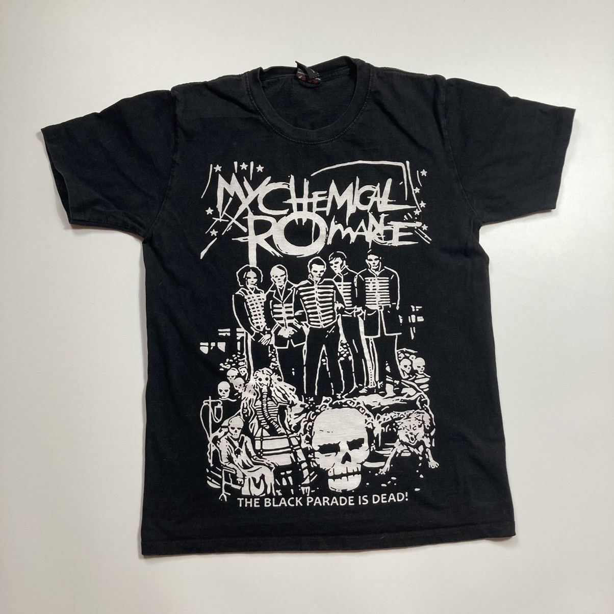Band Tees my chemical romance the black parade is dead emo punk rock Size US M / EU 48-50 / 2 - 1 Thumbnail