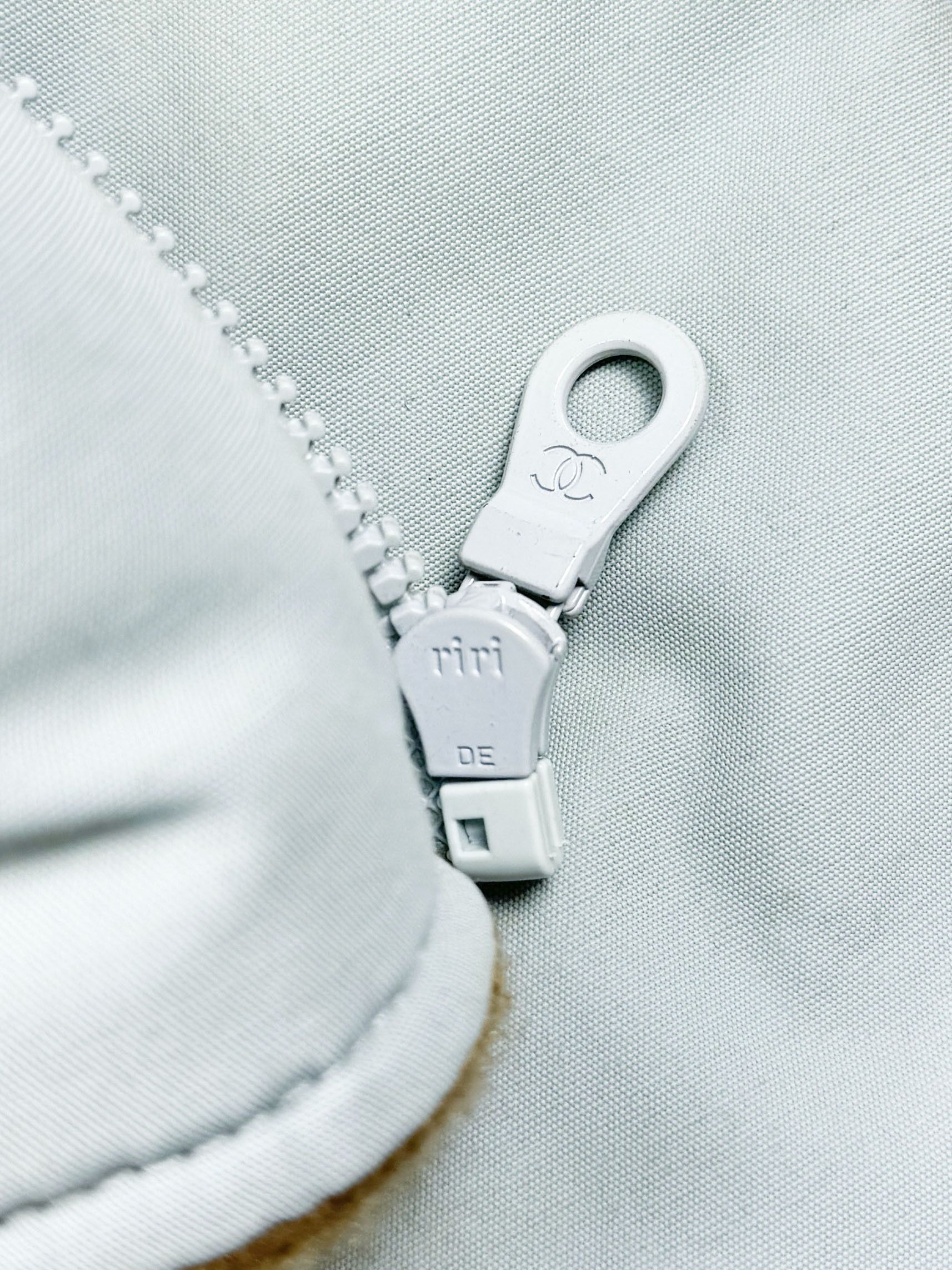 Chanel FW 2001 Chanel Padded Ski Jacket Size L / US 10 / IT 46 - 16 Thumbnail