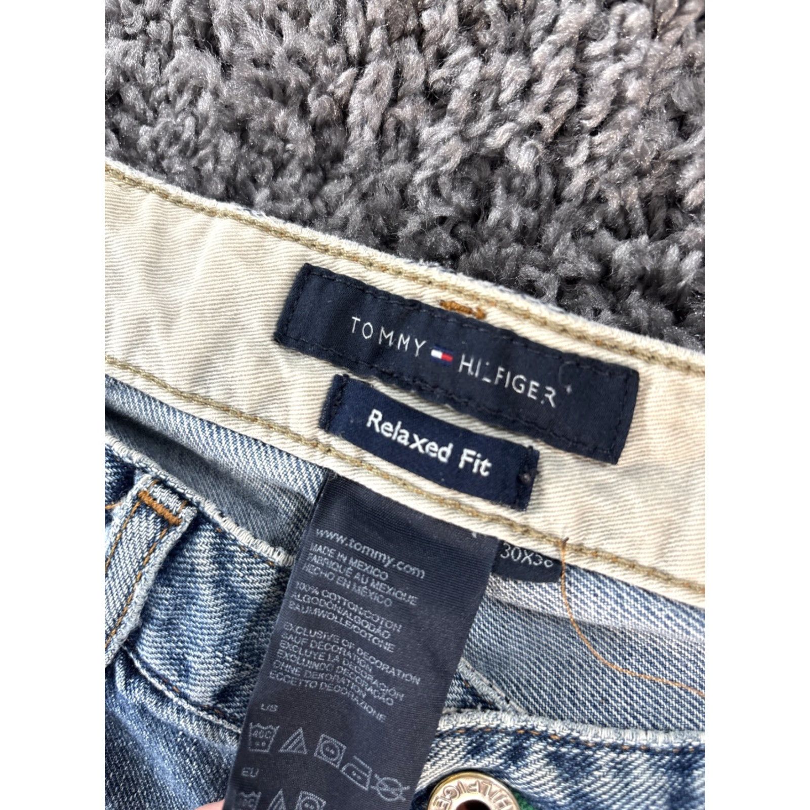 Tommy Hilfiger VINTAGE Tommy Hilfiger Jeans Mens 30x30 Relaxed Baggy Y2K Work Frayed Grunge Blue Denim Wide-Leg Mens Size US 30 / EU 46 - 6 Thumbnail