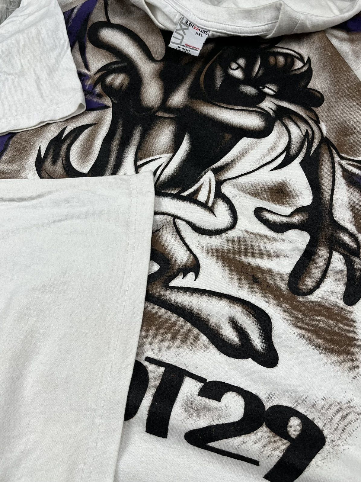 Vintage Vintage Loonytunes Taz Lot29 Air Brush T-shirt Size US XXL / EU 58 / 5 - 8 Thumbnail