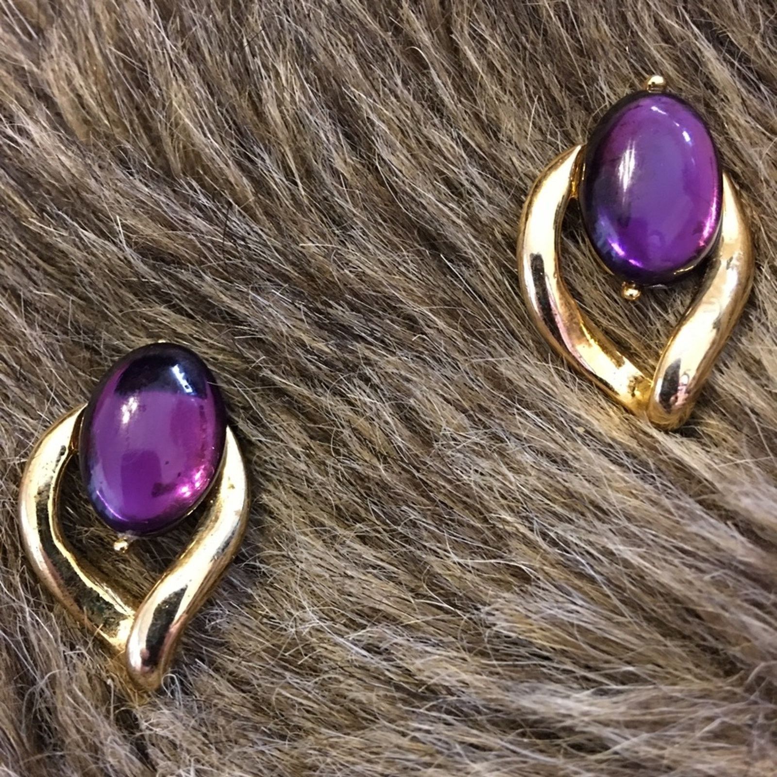 Vintage Vintage purple glass cabochon gold tone earrings Size ONE SIZE - 2 Thumbnail