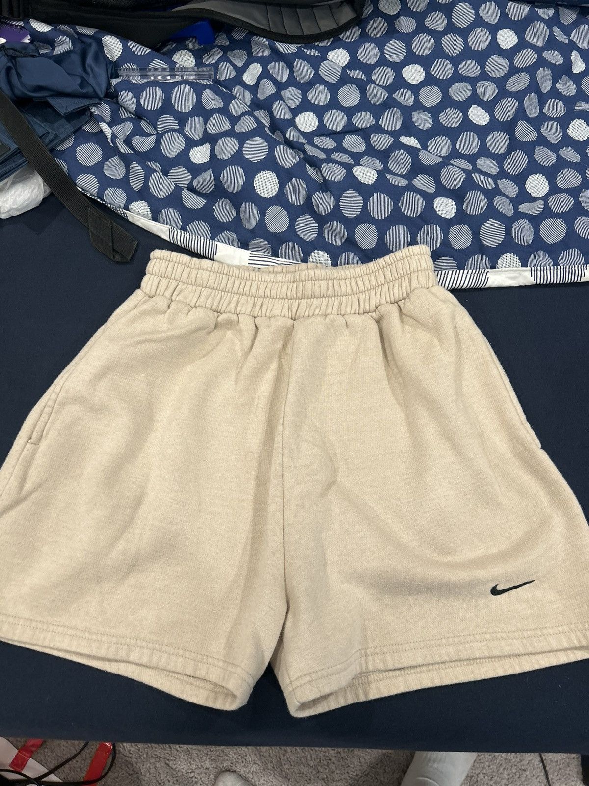 Nike Nike shorts Sand/biege medium Size US 32 / EU 48 - 1 Thumbnail