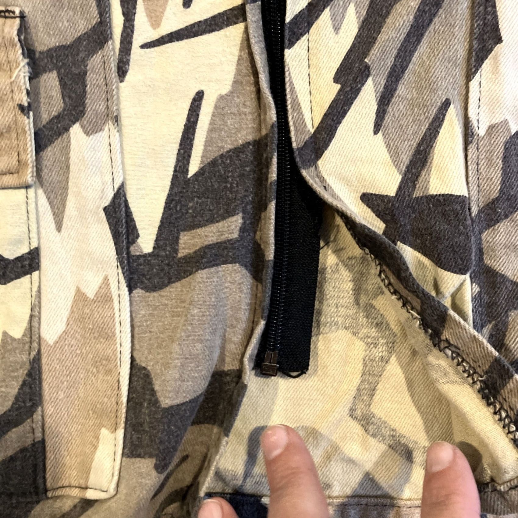 Vintage VINTAGE Predator Camouflage Full Zip Hunting Coat Men's Large Coat Size US L / EU 52-54 / 3 - 4 Thumbnail