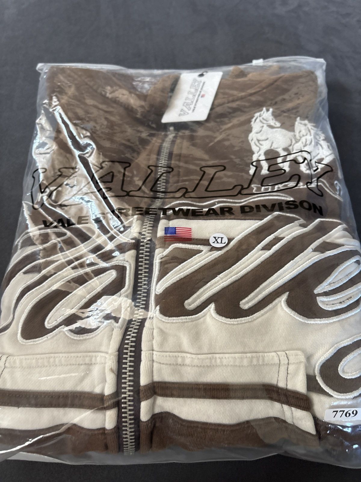 Vale Vale cursive colorblock hoodie brown Size US XL / EU 56 / 4 - 8 Thumbnail