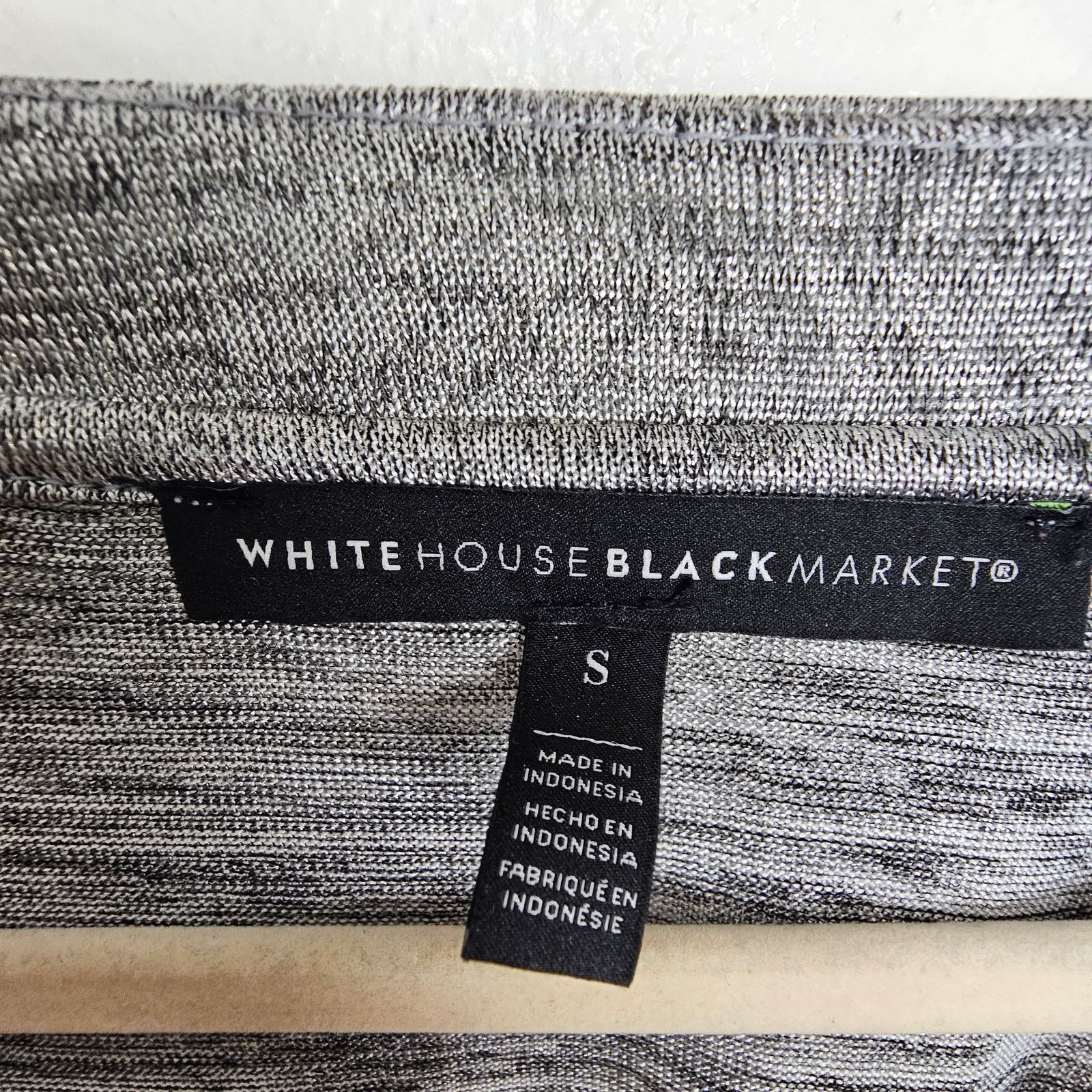 White House Black Market White House Black Market Womens Metallic V-Neck Tee S Casual Size S / US 4 / IT 40 - 5 Thumbnail
