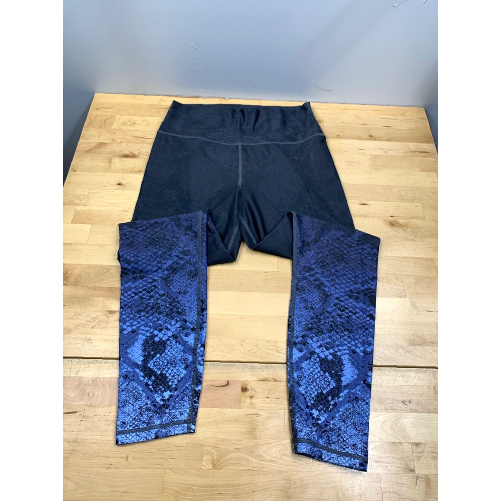 Vintage VINTAGE Carbon 38 Legging Womens L Snake Skin High Waist 27" Inseam Casual Black Ankle Pattern Animal Print Womens L Snake Skin High Rise 27" Inseam Size 36" / US 14 / IT 50 - 2 Thumbnail