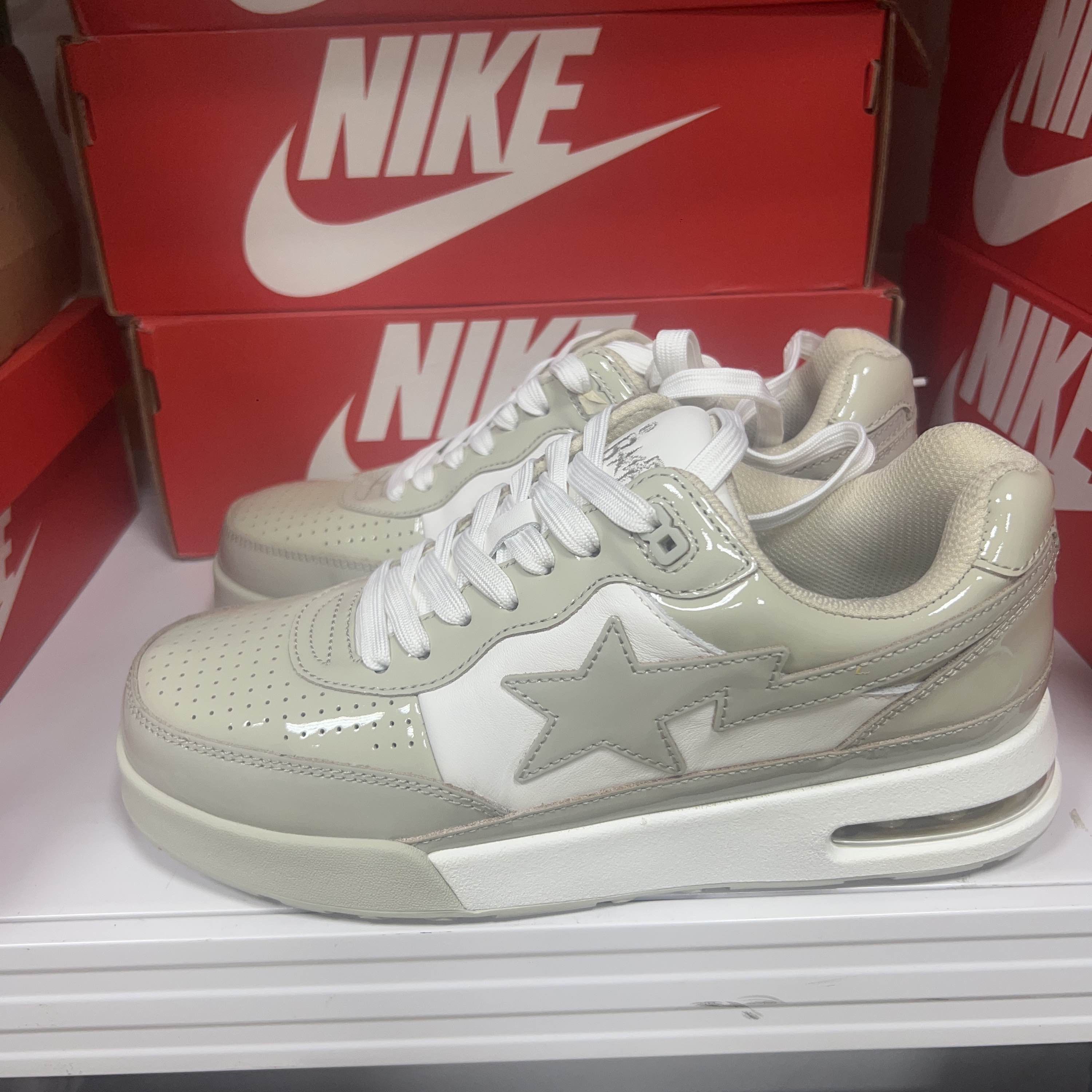 Bape A BATHING APE Bape Sta Low-Top Sneakers US 8 Size US 8 / EU 41 - 1 Thumbnail