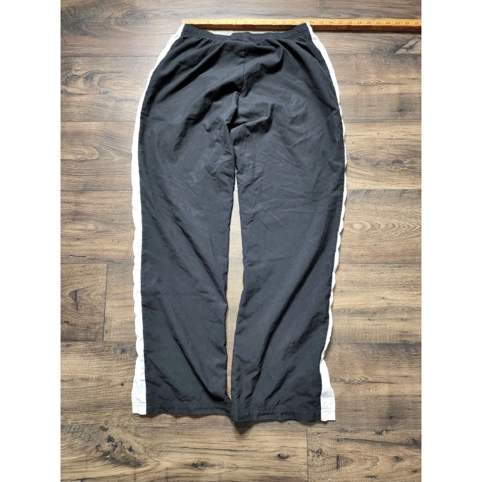 Nike Vtg Nike Black Track Pants Women's Sz L Drawstring Windbreaker Gray Tag Vintage Windbreaker Track Pants Women L Black Nike Size 36" / US 14 / IT 50 - 2 Thumbnail