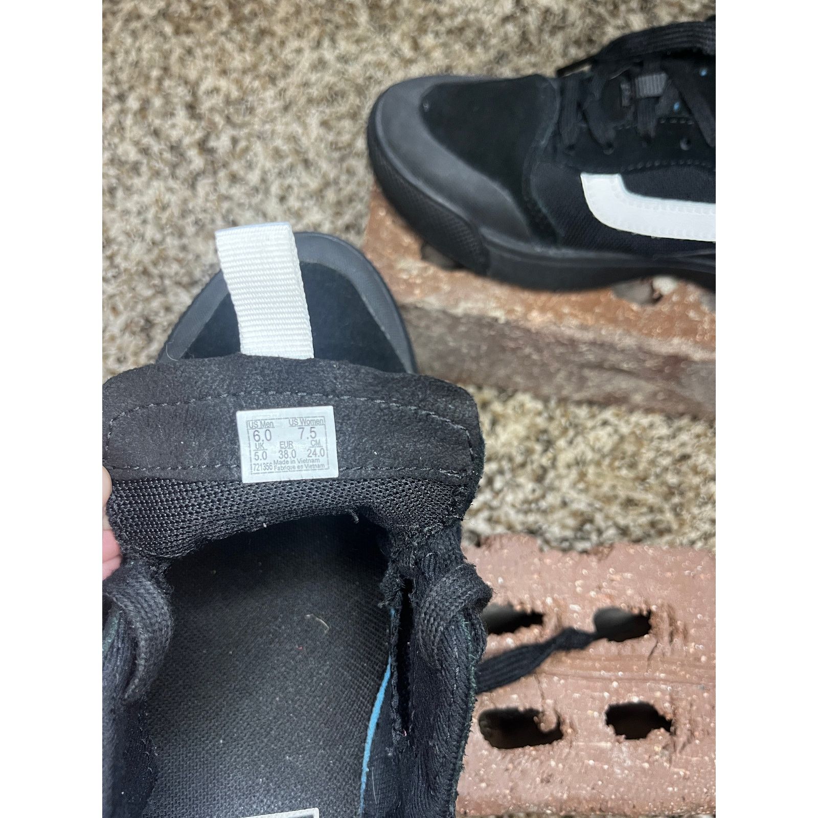 Vans Vans Ultrarange Exo Skate Sneakers Black Unisex M6/W7.5 Size US 6 / EU 39 - 9 Thumbnail