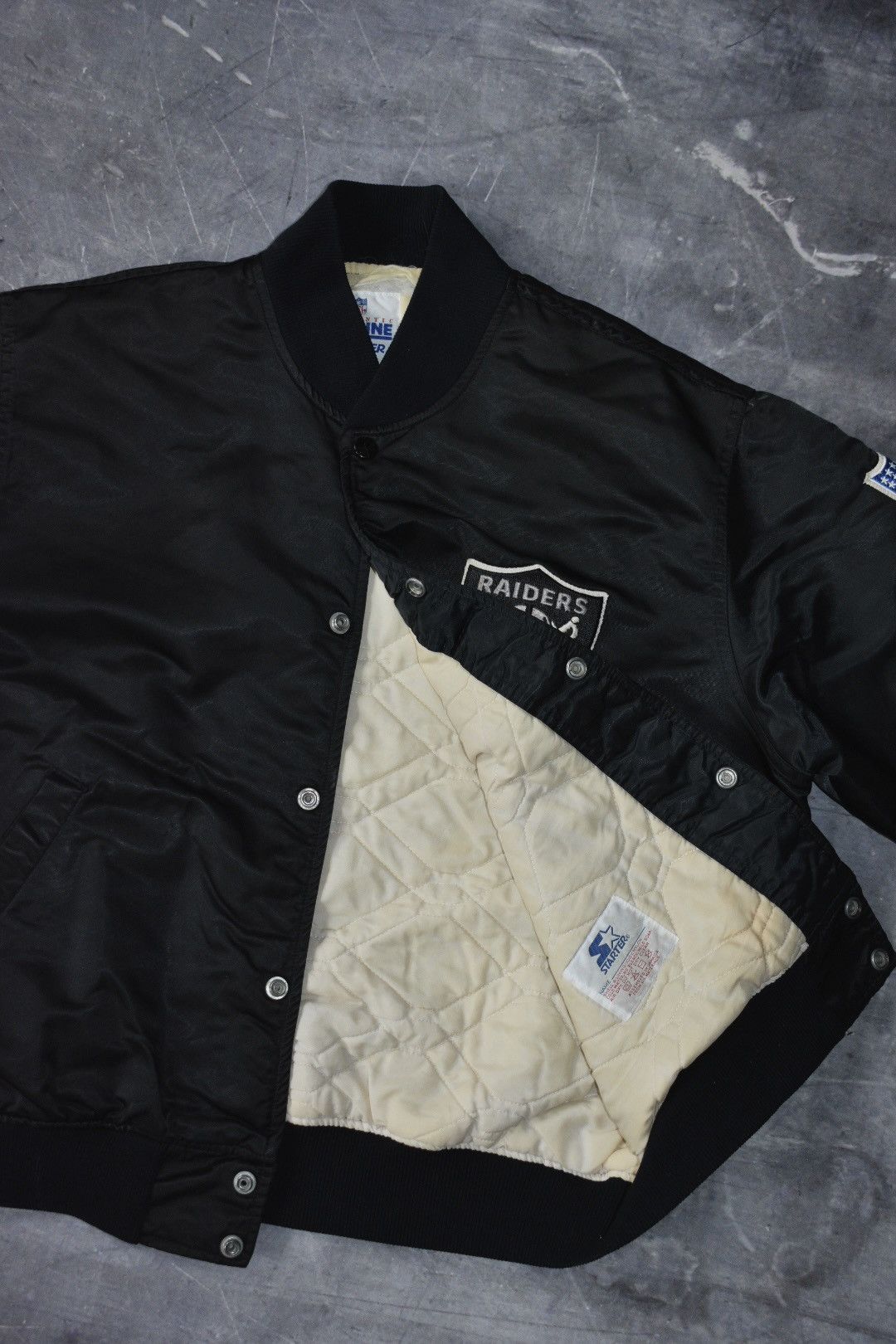 NFL × Starter × Vintage Vintage 90s Oakland Raiders NFL Starter Jacket (L) Size US L / EU 52-54 / 3 - 5 Thumbnail