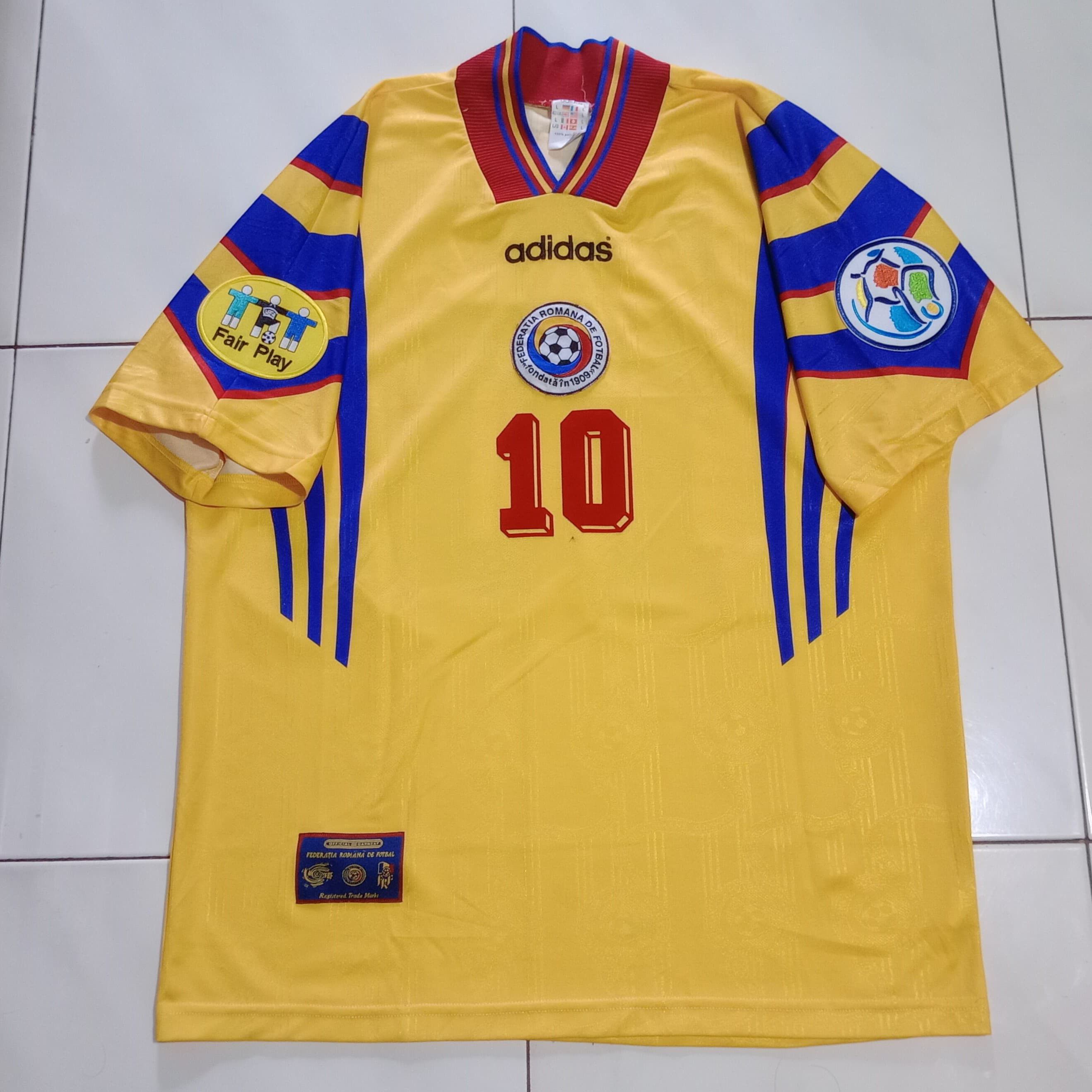 Vintage Rumania euro 1996 home Hagi Jersey football shirt Size US L / EU 52-54 / 3 - 1 Thumbnail