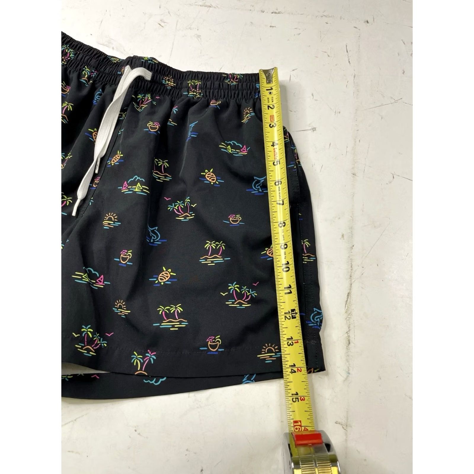 Chubbies Chubbies Swim Trunks Men’s Medium Multicolor Tropical Beach Shorts Size US 31 - 2 Thumbnail