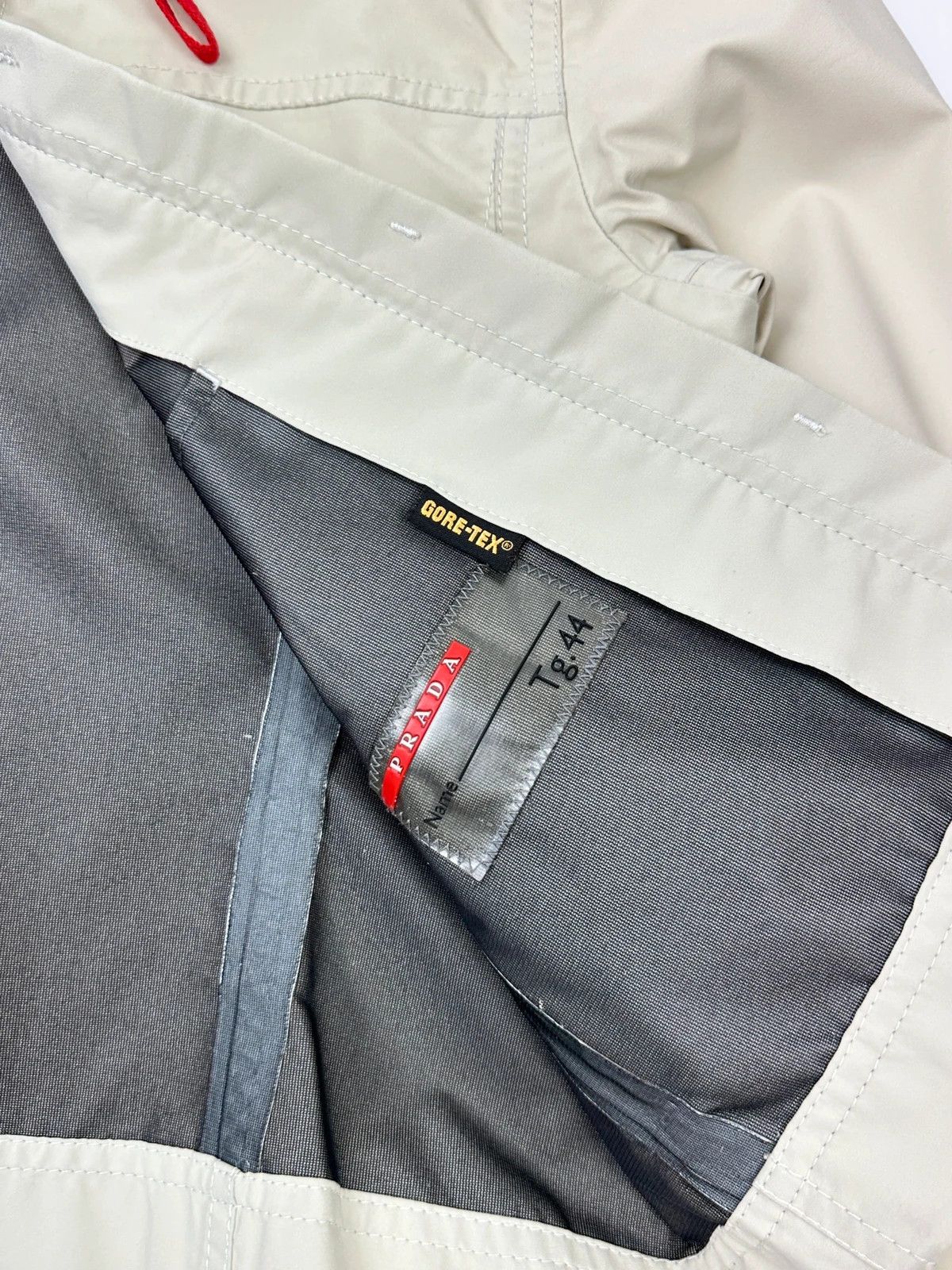 Prada Prada Sport SS2000 Nylon Beige Gore-Tex Rain Jacket Size L / US 10 / IT 46 - 11 Thumbnail