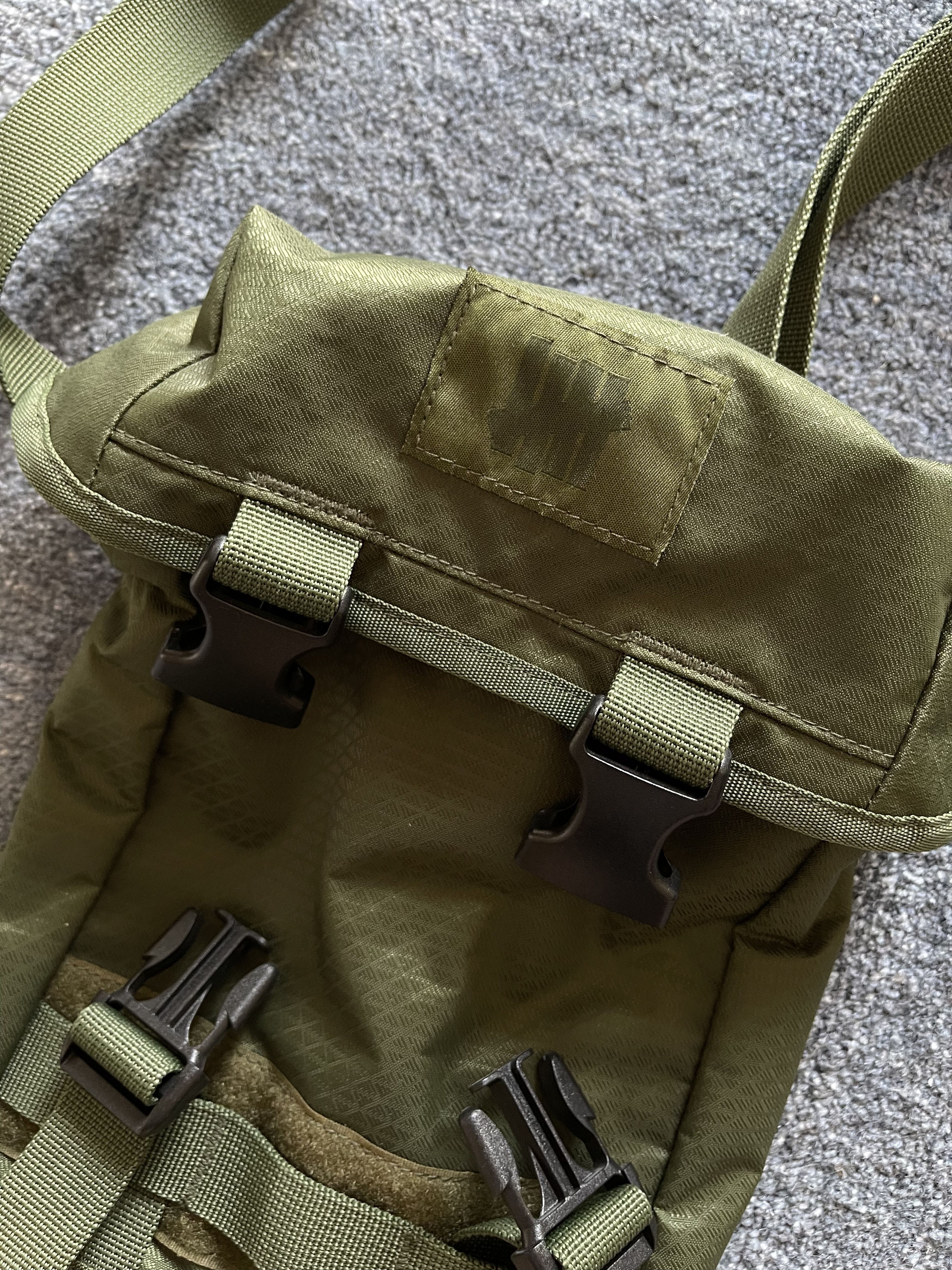 Undefeated UNDEFEATED Crossbody Shoulder Bag Olive Nylon Geometric Size ONE SIZE - 7 Thumbnail