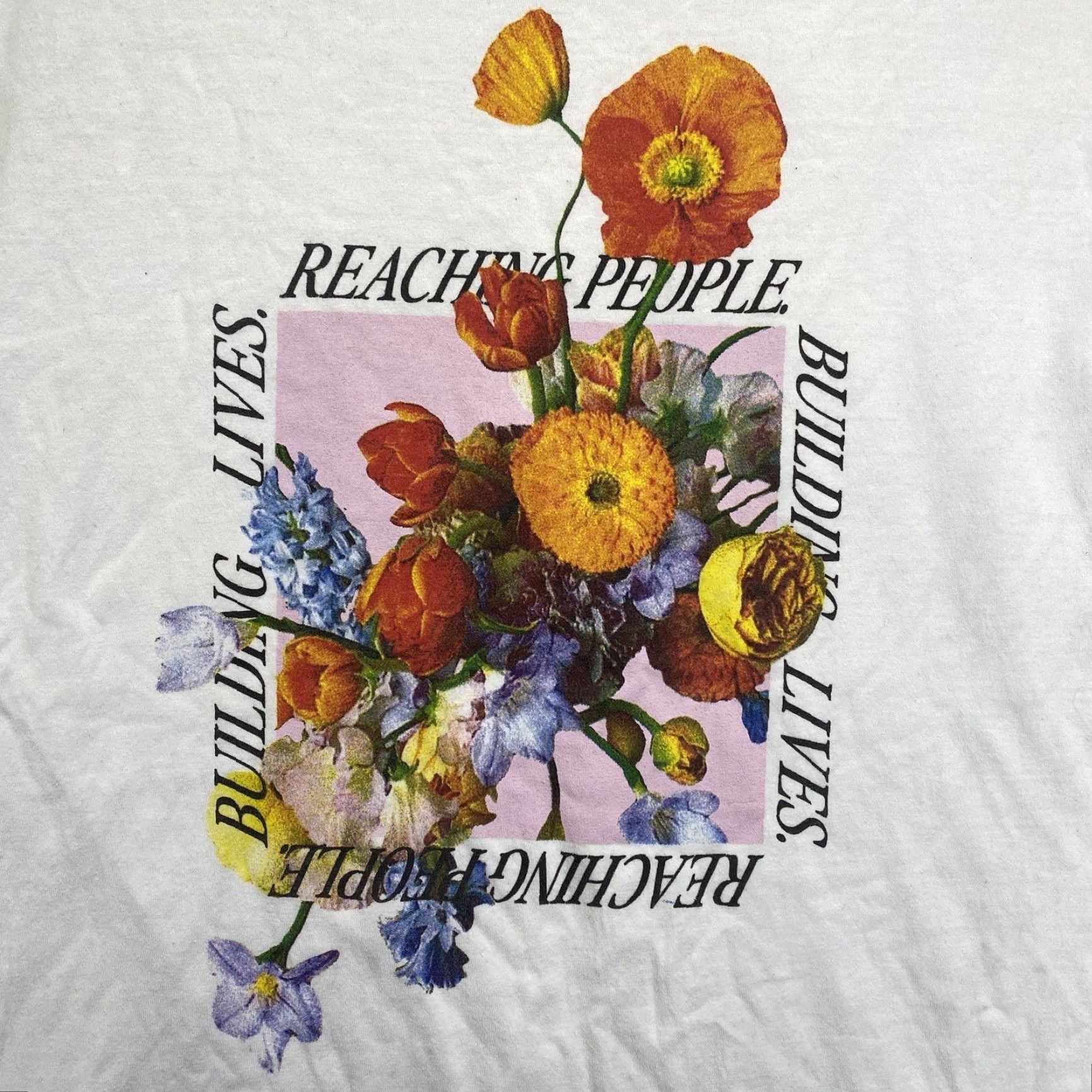 Vintage VINTAGE Women's Christian Religious Jesus T-Shirt Medium Floral Reaching People Building Lives Shirt Casual Missionary Faith Comfort Wash Size M / US 6-8 / IT 42-44 - 2 Thumbnail
