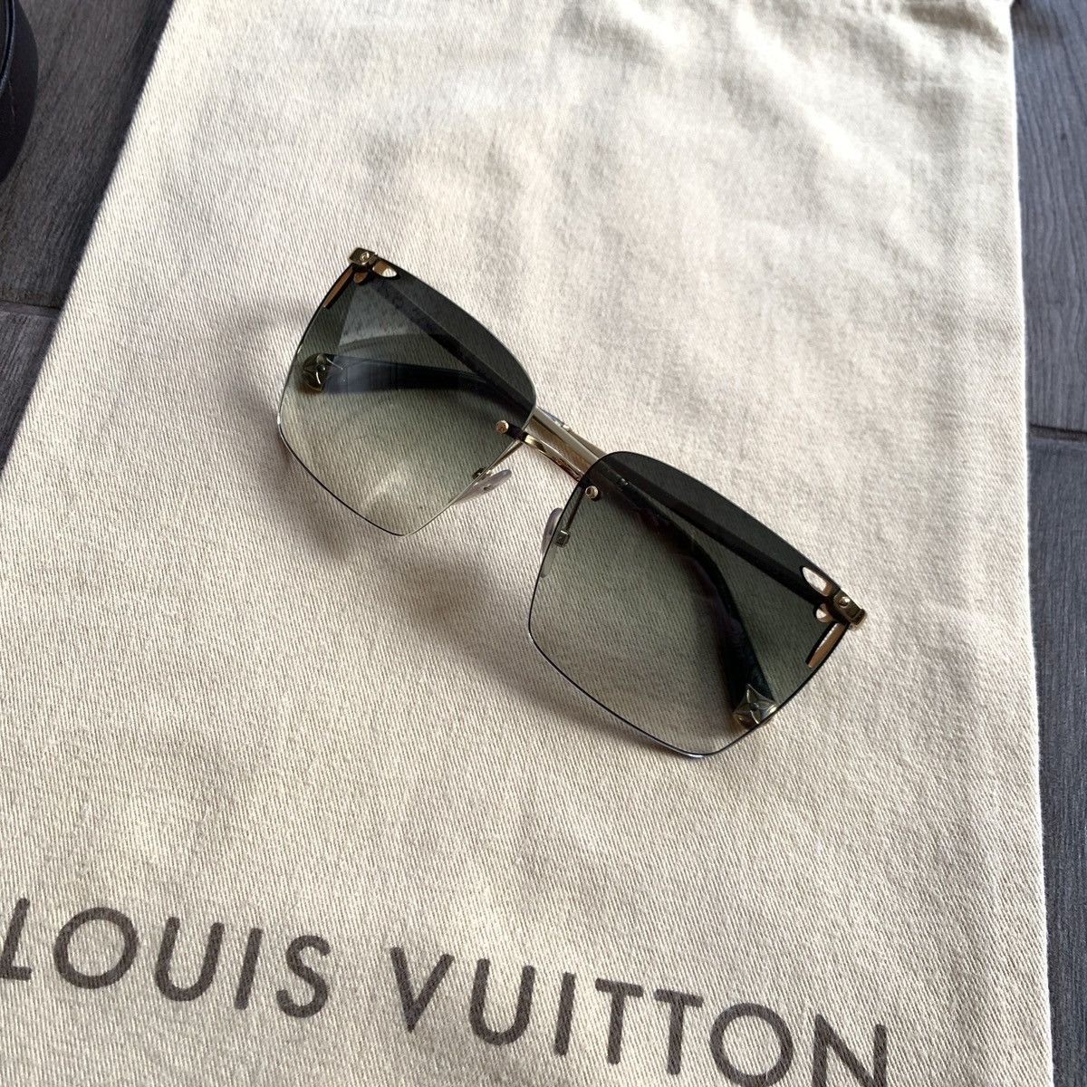 Louis Vuitton Louis Vuitton LV Monogram Gradient Z0589U Womens Sunglasses Size ONE SIZE - 2 Thumbnail