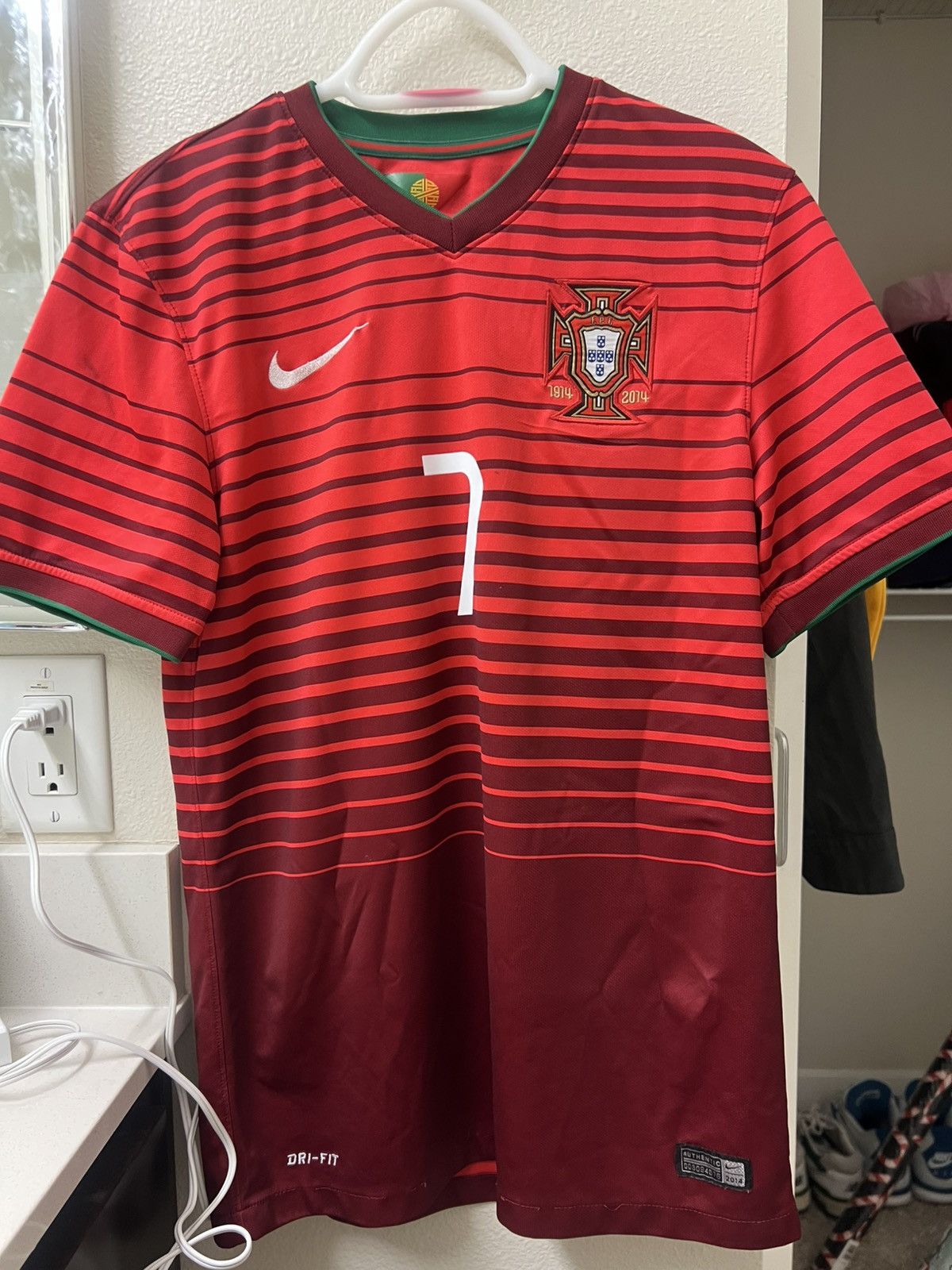 Nike Ronaldo 2014 Portugal Home World Cup Jersey Size US S / EU 44-46 / 1 - 1 Thumbnail