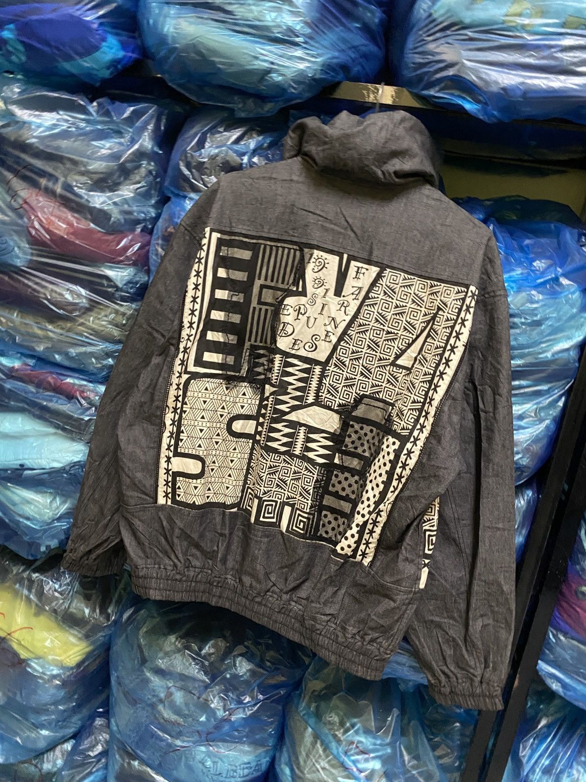 Vintage Vintage Tribal Graphic Tech Jacket Ethnic Print Windbreaker Size US L / EU 52-54 / 3 - 14 Thumbnail