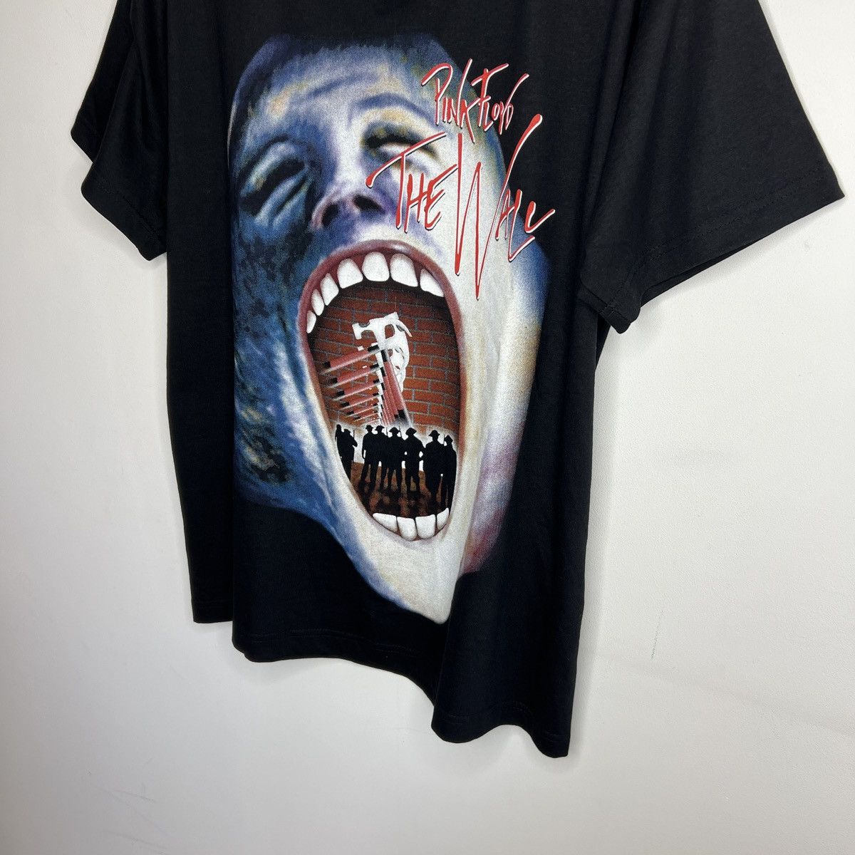 Band Tees 90s Faded Black Pink Floyd The Wall Graphic Shirlt Size US M / EU 48-50 / 2 - 3 Thumbnail