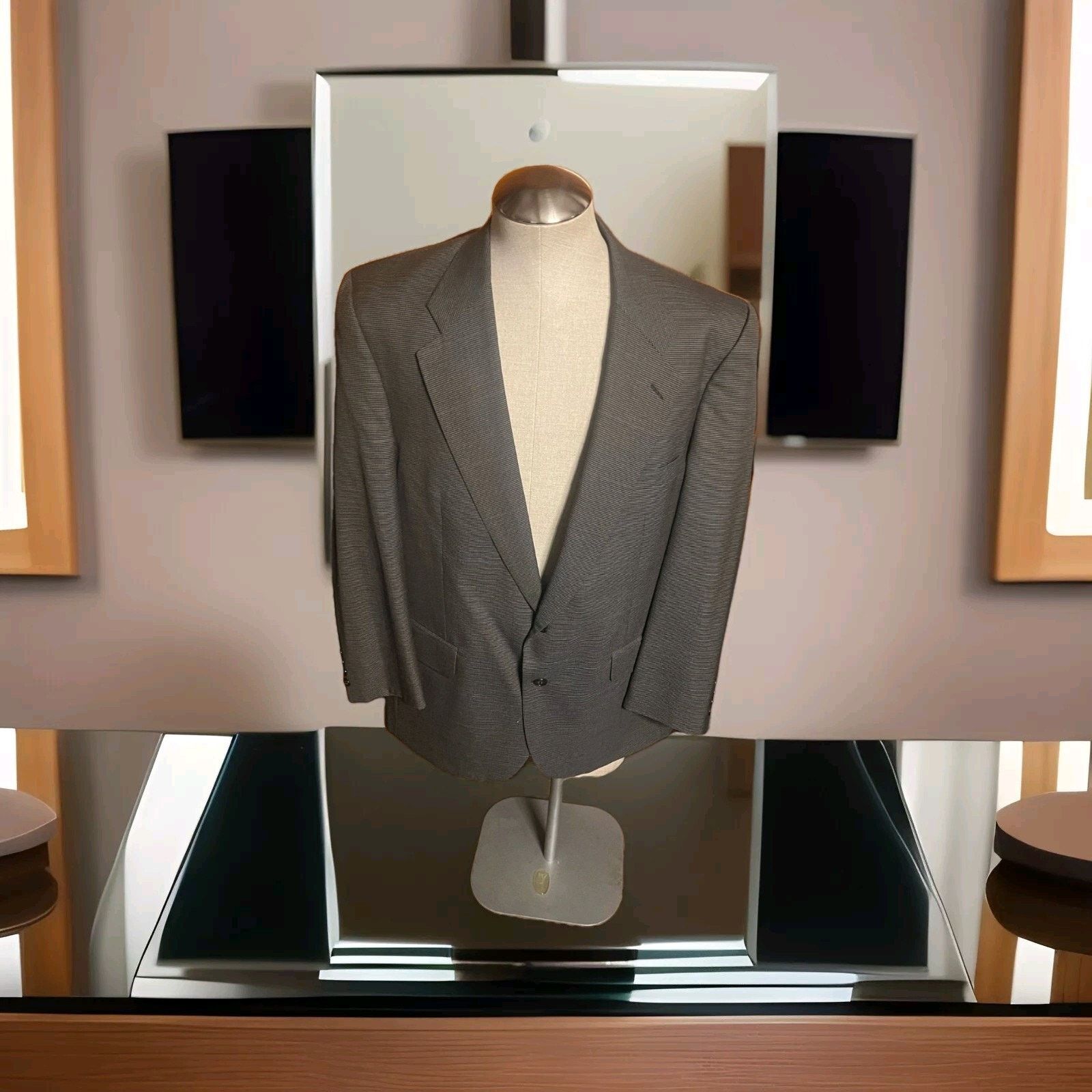 Burberry Vintage Burberry's 100% Wool 2 Button Suit Size 44 R Size 44R - 1 Thumbnail