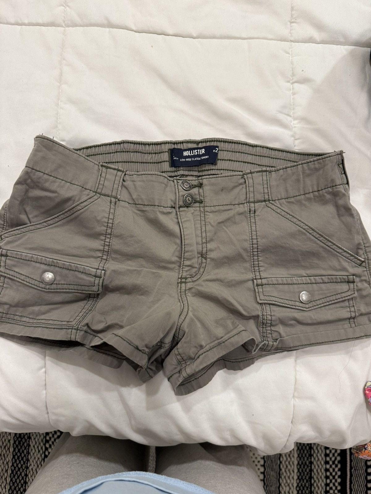 Hollister Green Cargo low waisted shorts Size 28" / US 6 / IT 42 - 1 Preview