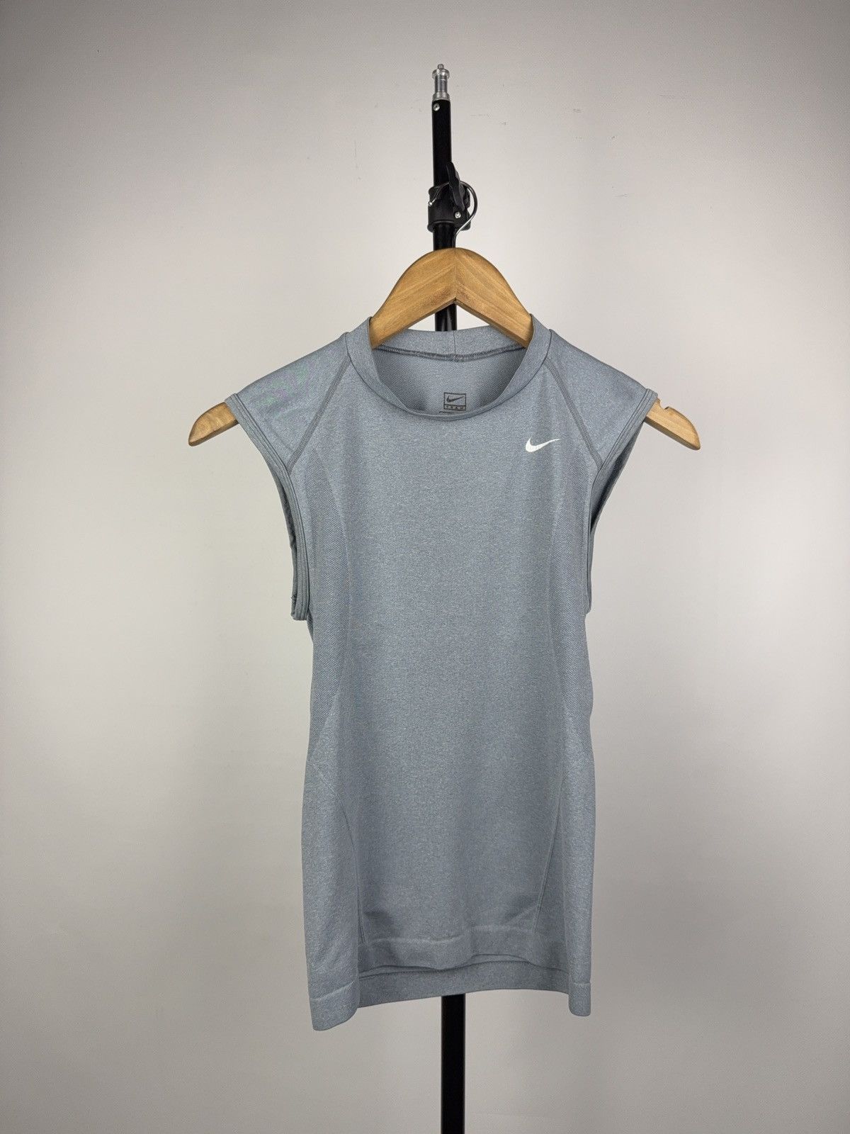 Nike Nike Pro Compression Sleeveless Training Sports Top M Size M / US 6-8 / IT 42-44 - 1 Thumbnail