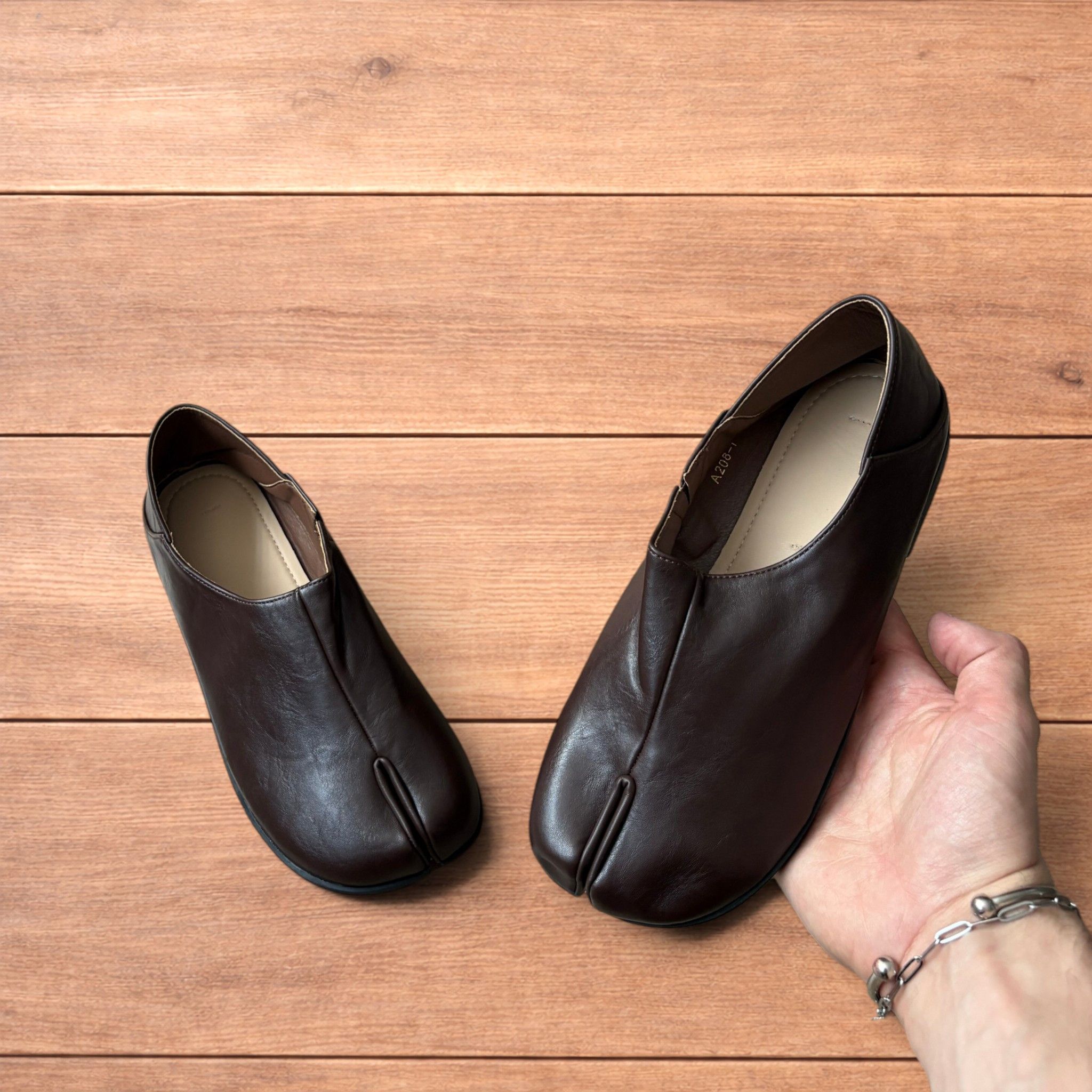 Japanese Brand Vintage style faux leather tabi split toe shoes in brown. Size US 9 / IT 39 - 1 Thumbnail