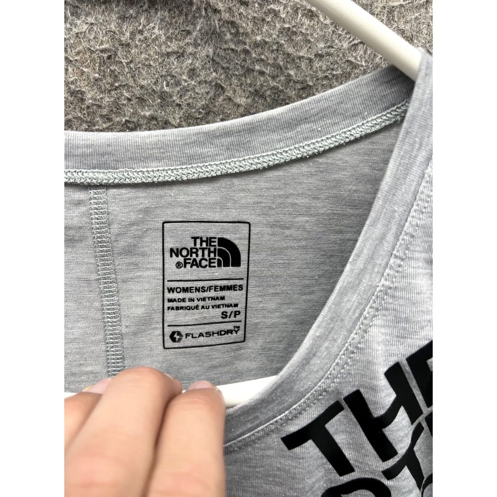 The North Face The North Face Shirt Womens Small Gray FlashDry Scoop Neck Short Sleeve Top Size S / US 4 / IT 40 - 2 Thumbnail