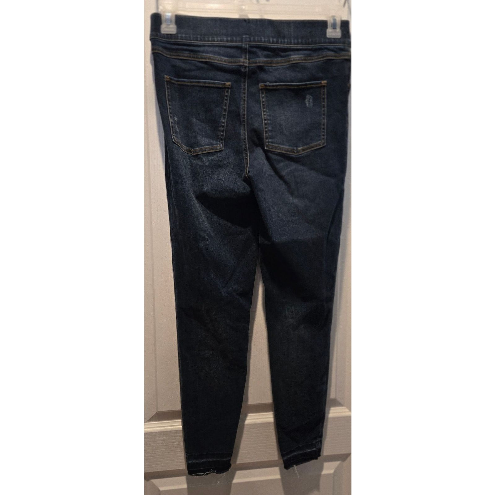 Spanx Spanx Sz M Jeans Distressed SKINNY Ankle Length raw hem Size 29" - 2 Thumbnail