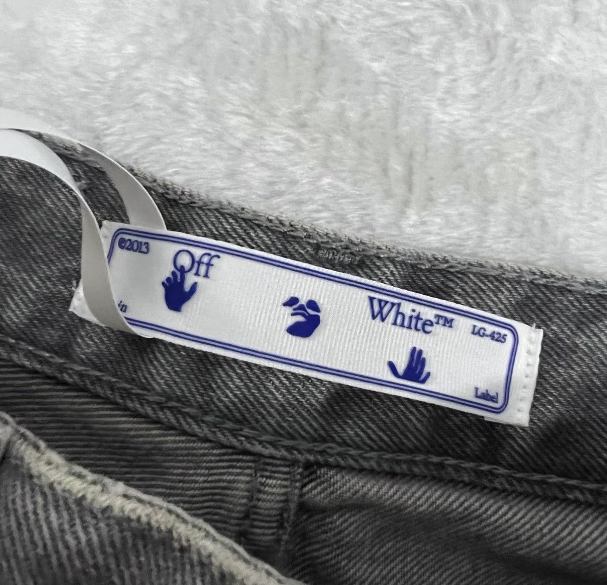 Off-White OFF-WHITE Black & Grey Washed Denim Shorts J41 Size 25" / US 0 / IT 36 - 4 Thumbnail
