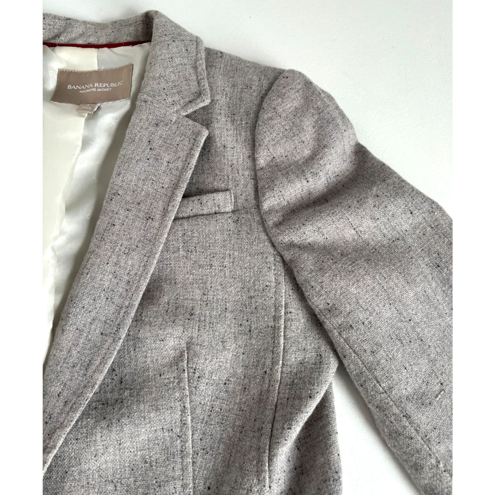 Banana Republic VINTAGE Banana Republic Blazer Wool Blend Size 4 Gray Women’s Hacking Jacket Elbow Patches Blazer Business 2000s Womens Size S / US 4 / IT 40 - 7 Thumbnail