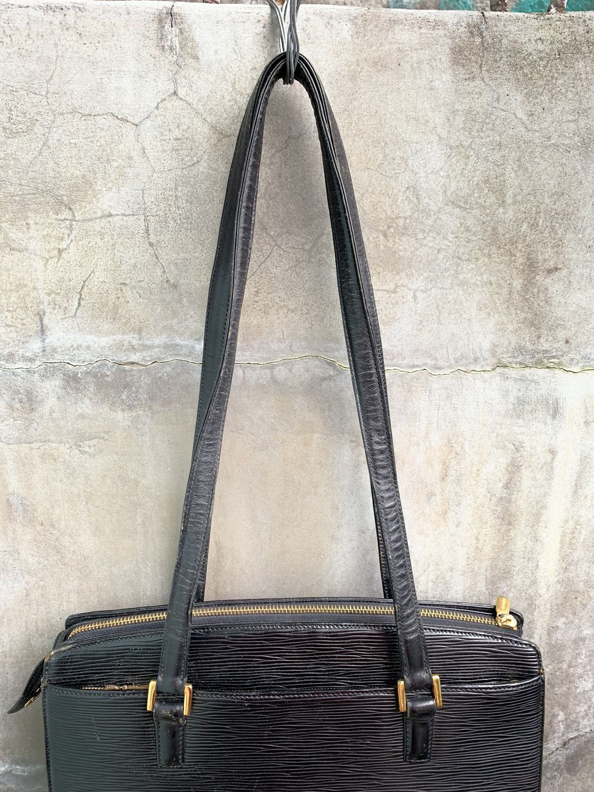 Valentino Epi Leather Black Shoulder Bag Size ONE SIZE - 4 Thumbnail