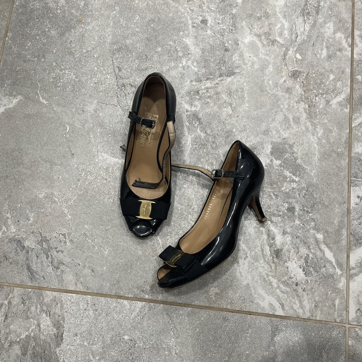 Salvatore Ferragamo OSIMO BLACK PATENT LEATHER VARA BOW LOGO PLATFORM PUMPS 7 B Size US 7 / IT 37 - 1 Thumbnail