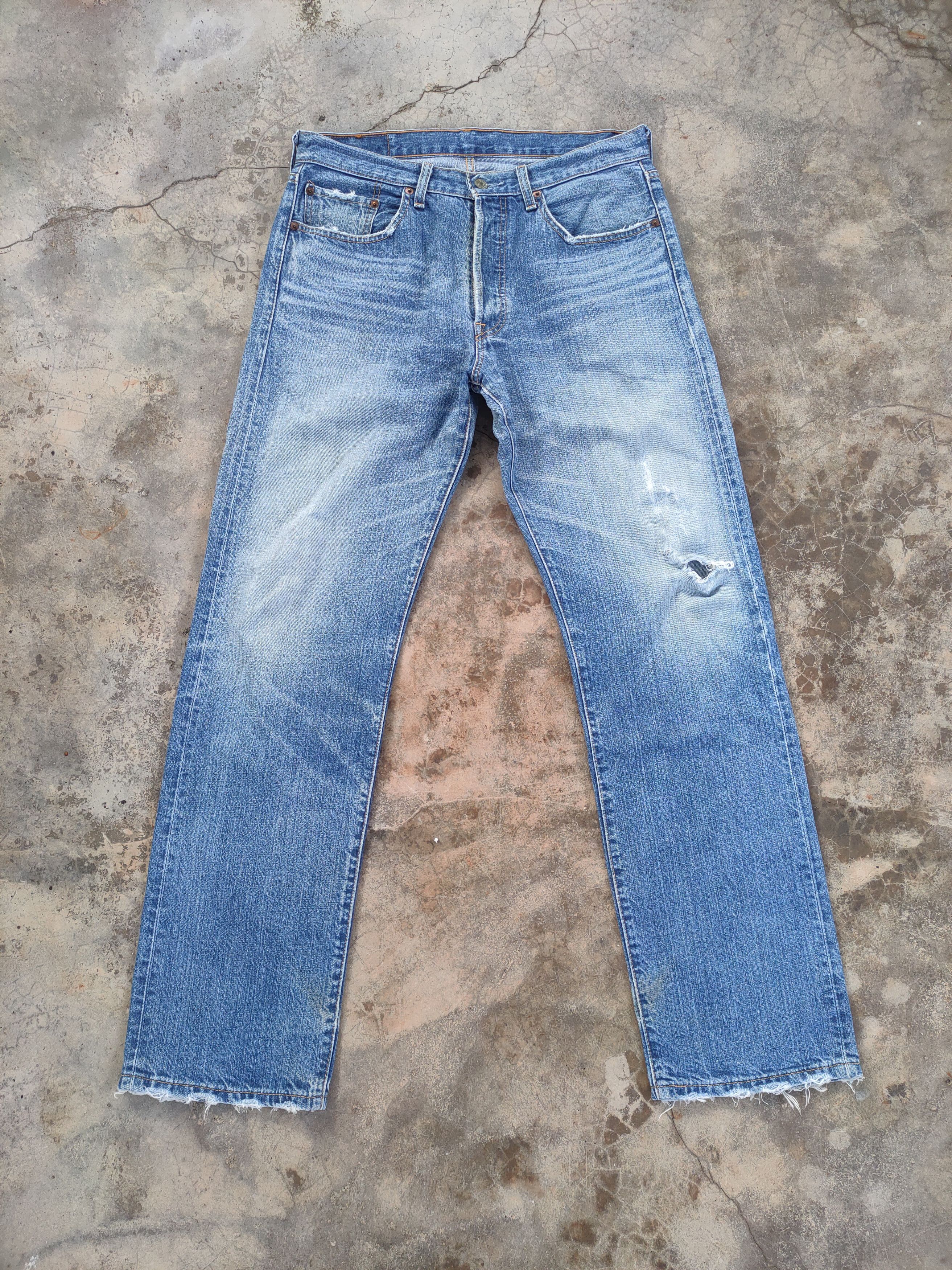 VINTAGE LEVI'S 501 FADED DISTRESSED DENIM JEAN PANTS