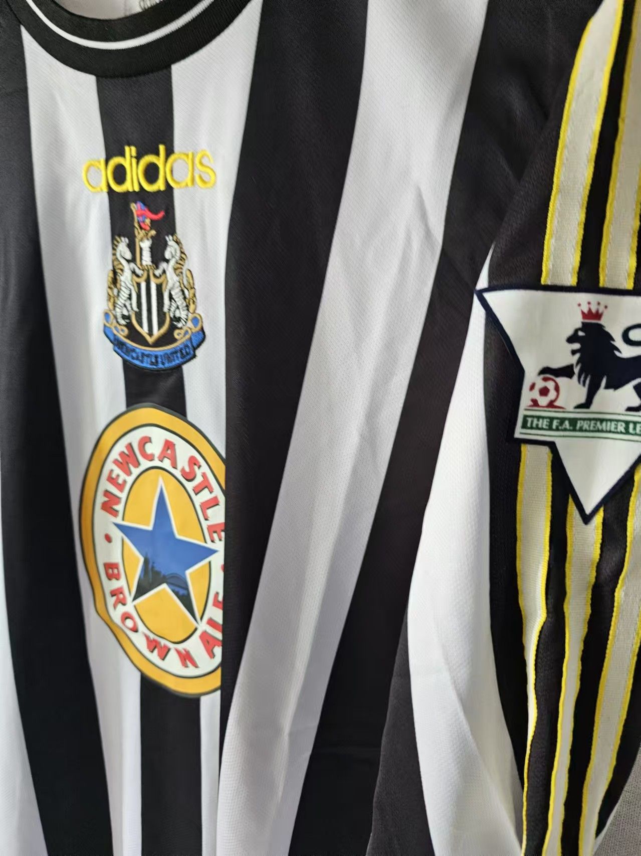 Other 1995 1996 Newcastle United 9 Alan Shearer Jersey Size US L / EU 52-54 / 3 - 3 Thumbnail