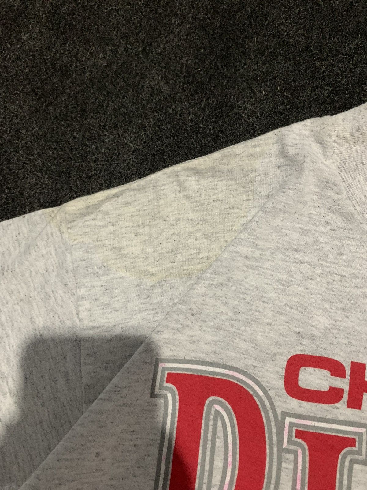 Vintage Vintage 90s Chicago Bulls Big Logo T-Shirt Size US XL / EU 56 / 4 - 5 Thumbnail