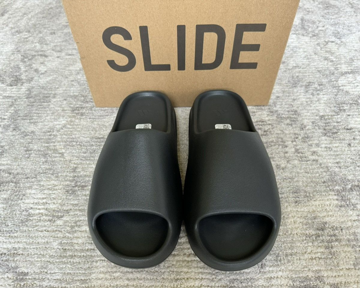 adidas gazelle silver green womens Yeezy Slide Dark Onyx (Infants) 13K main image 1