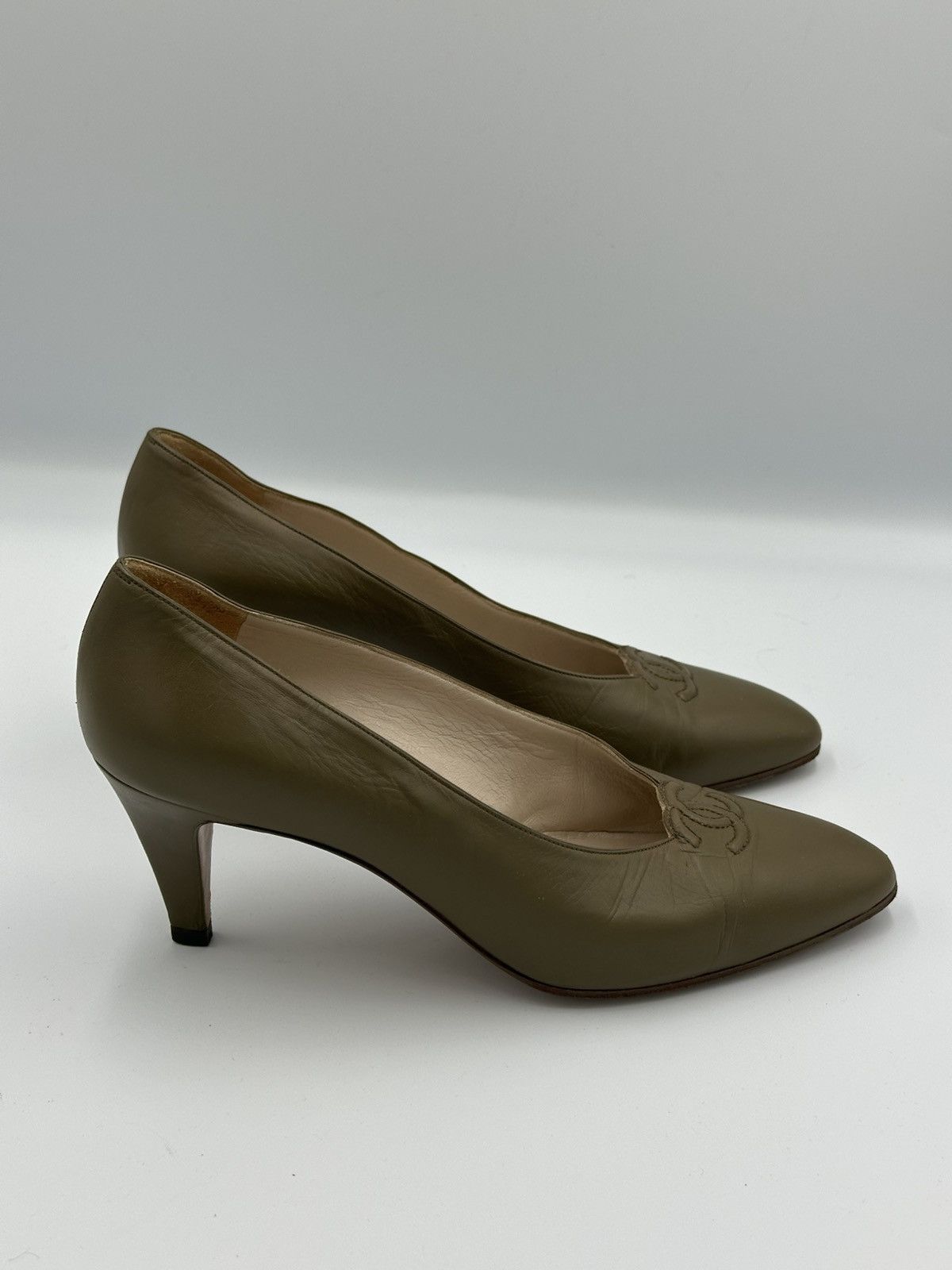 Chanel Chanel Olive Khaki Leather Pointed Toe Kitten Heel Pumps Size US 6.5 / IT 36.5 - 4 Thumbnail