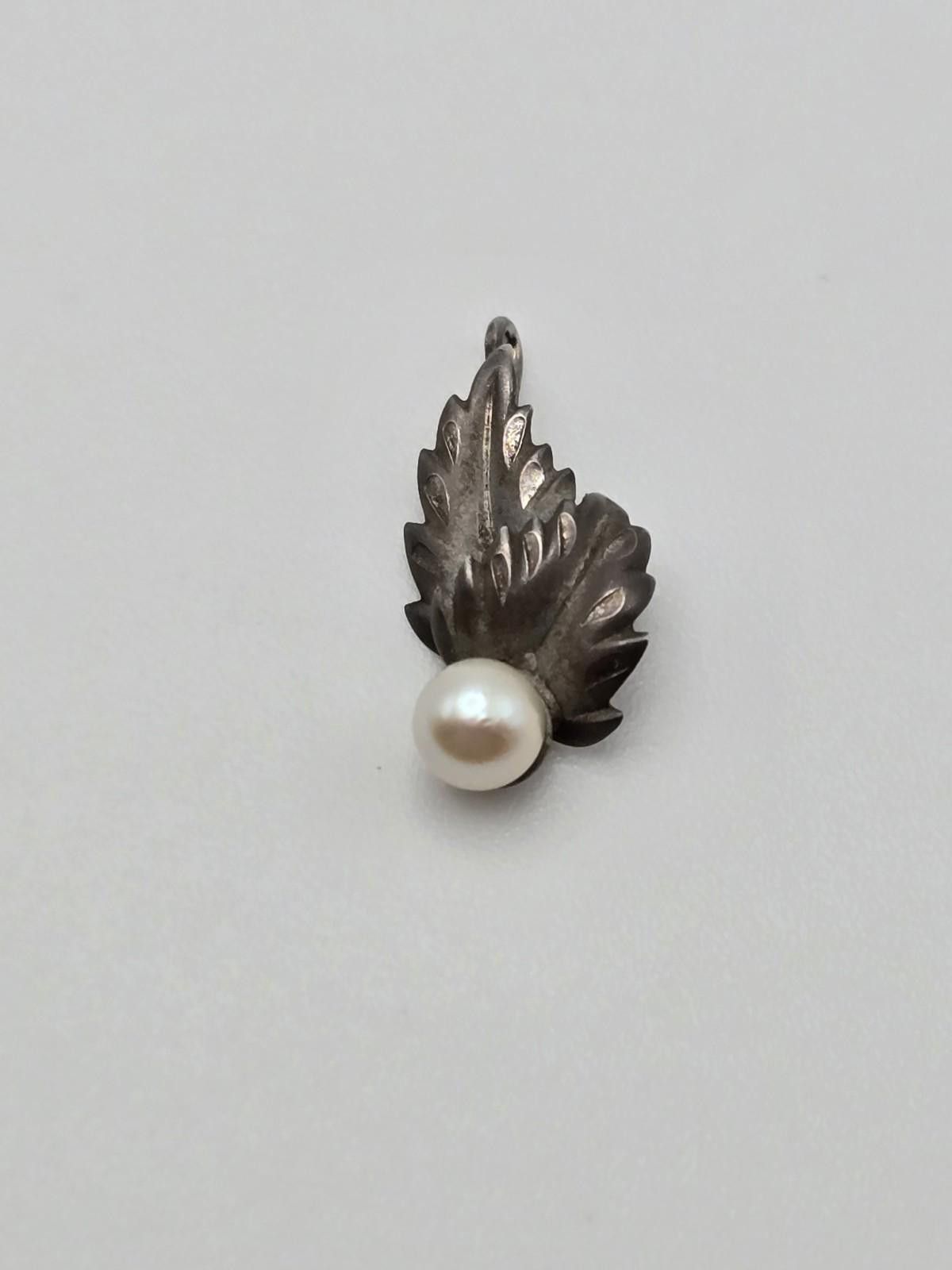 Sterling Silver Vintage DEC Sterling Leaf Pendant with Pearl Size ONE SIZE - 1 Thumbnail