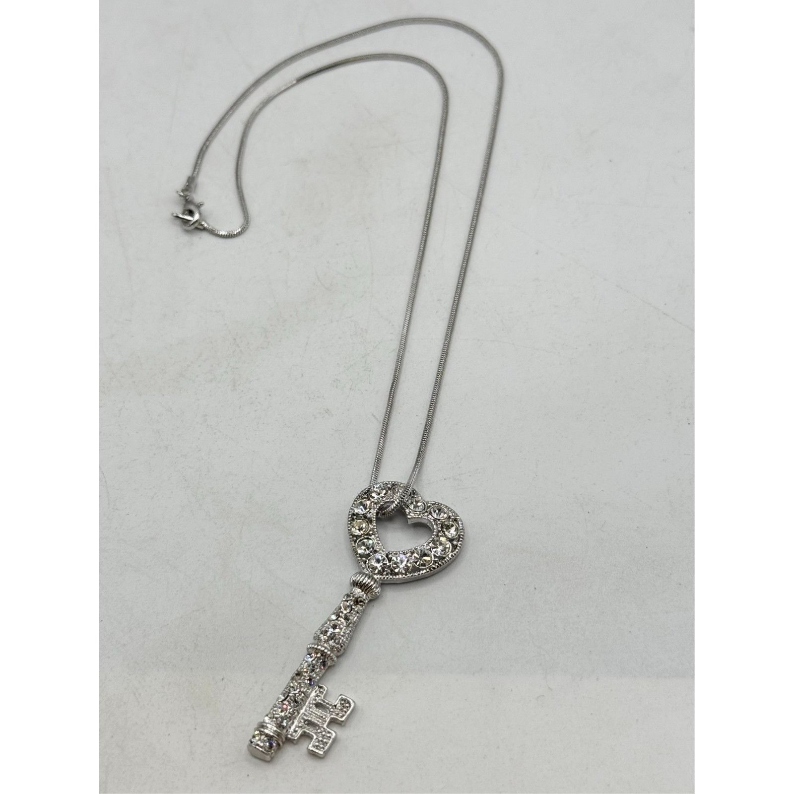 Vintage Vintage silver rhinestone heart key charm pendant necklace Size ONE SIZE - 4 Thumbnail