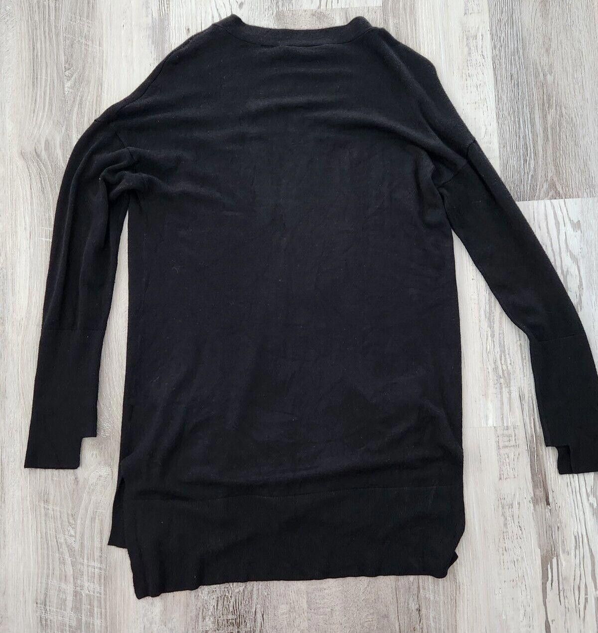 Elie Tahari Tahari Sweater Medium Black V Neck Button Down cardigan Size M / US 6-8 / IT 42-44 - 2 Thumbnail