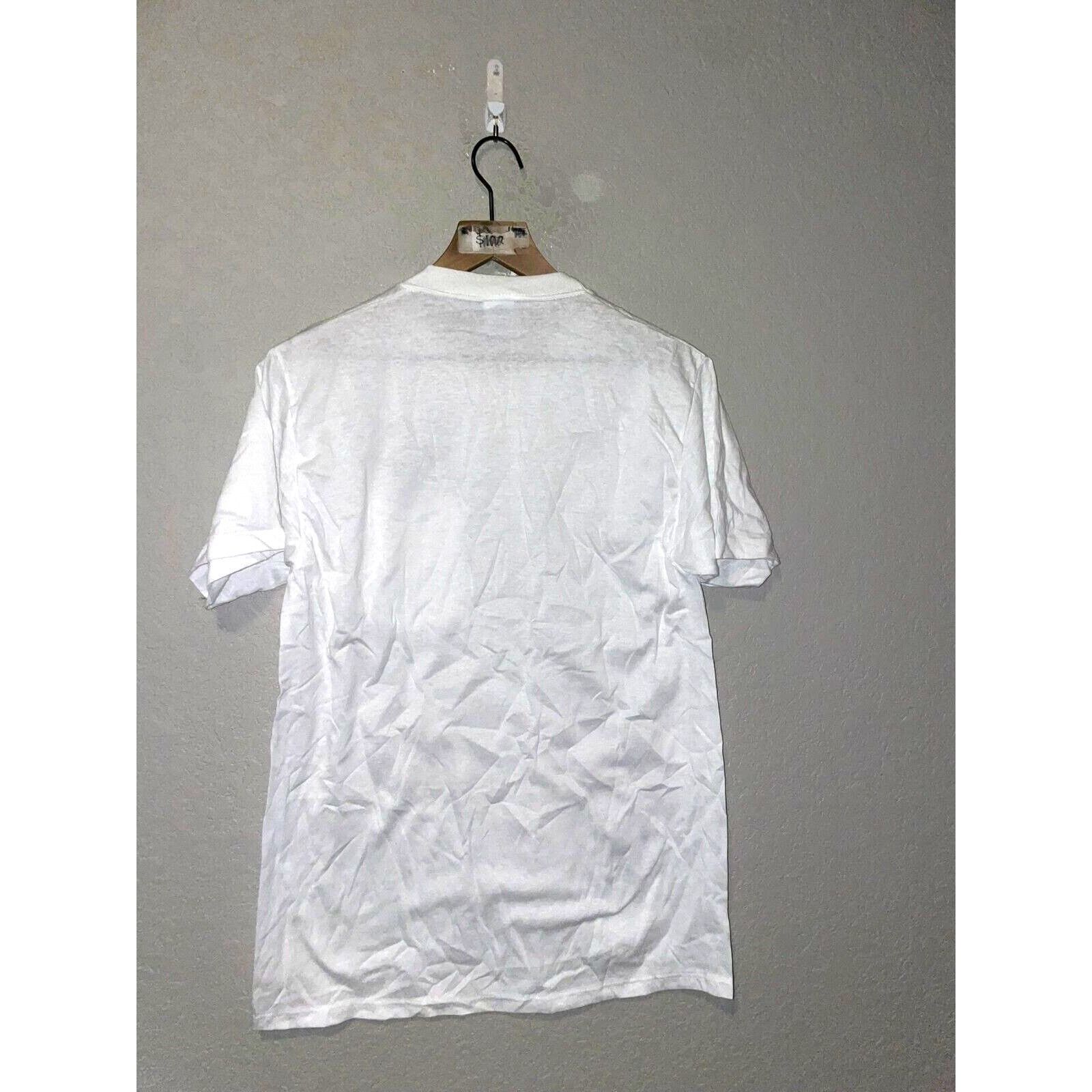 Jerzees Vintage Yellowstone National Park Front Pocket White L Shirt Size US L / EU 52-54 / 3 - 8 Thumbnail