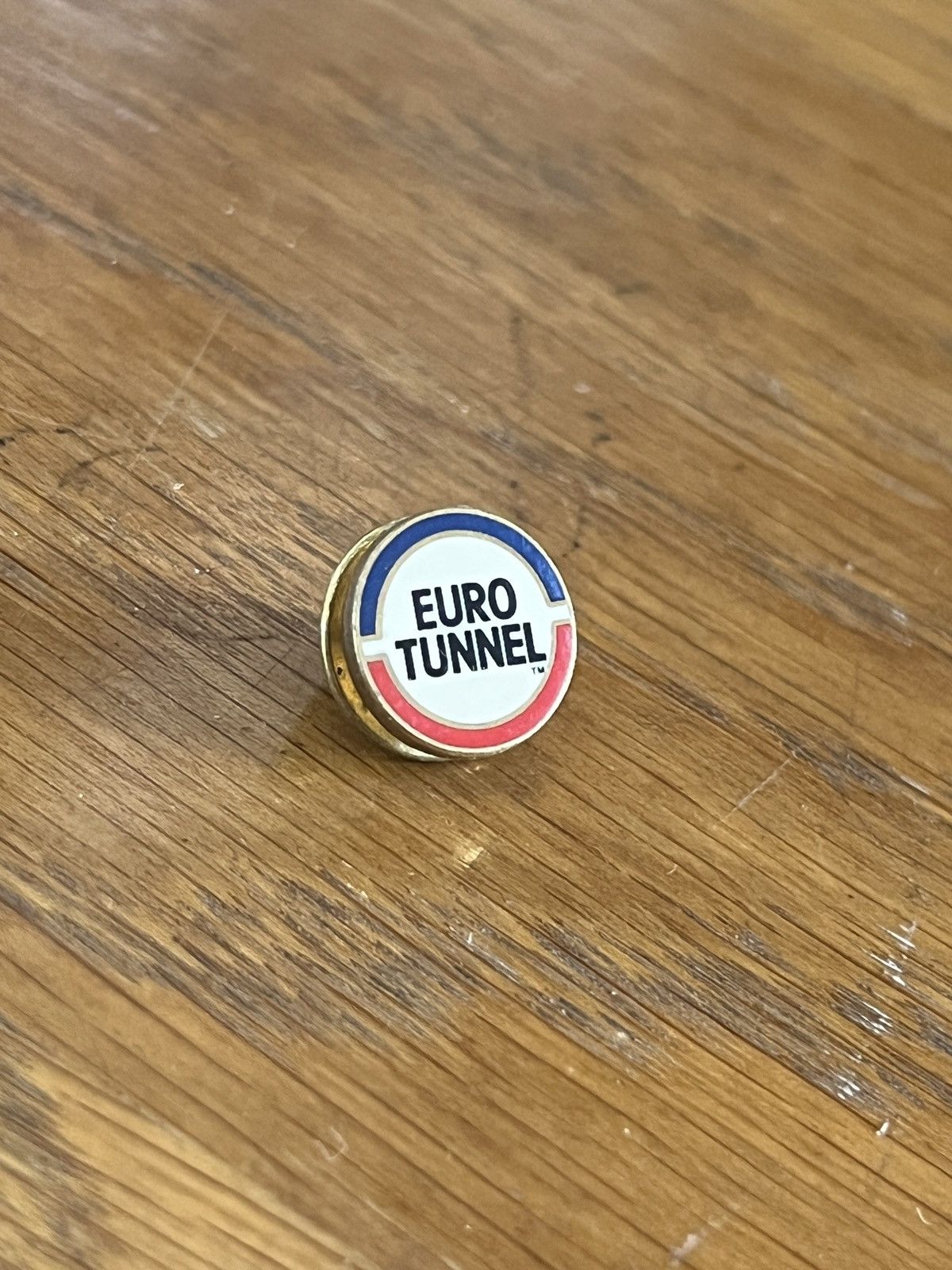 Unknown London × Vacation Eurotunnel vintage pin Size ONE SIZE - 3 Thumbnail