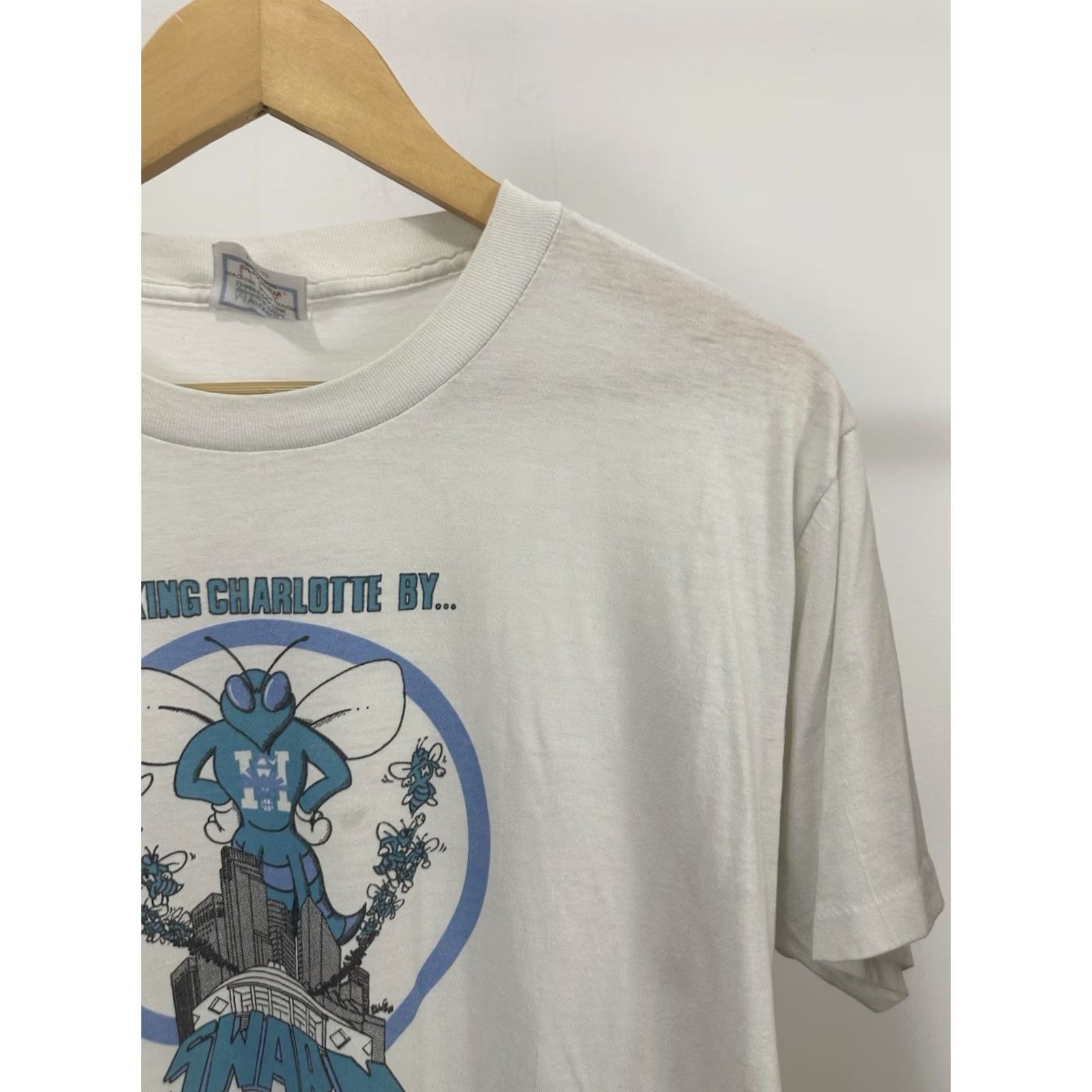 NBA VTG 80s NBA Charlotte Hornets Swarm Paper Thin Burnout Worn T-Shirt XL Mens White Size US XL / EU 56 / 4 - 7 Thumbnail