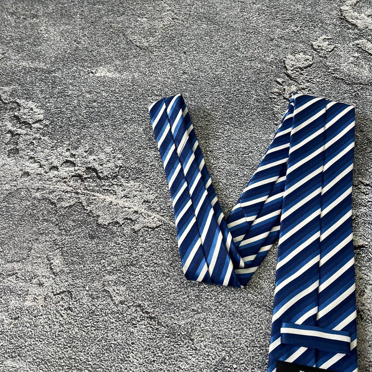 Hugo Boss HUGO BOSS Men's Silk Tie Blue And Ivory Striped Pattern Size ONE SIZE - 4 Thumbnail
