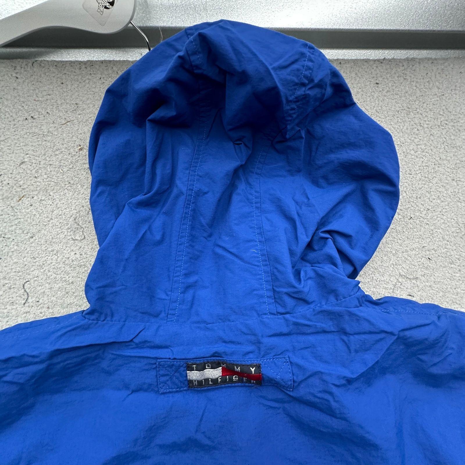 Tommy Hilfiger Vintage 90s Tommy Hilfiger Flag Windbreaker Jacket Men Large Size US L / EU 52-54 / 3 - 12 Thumbnail